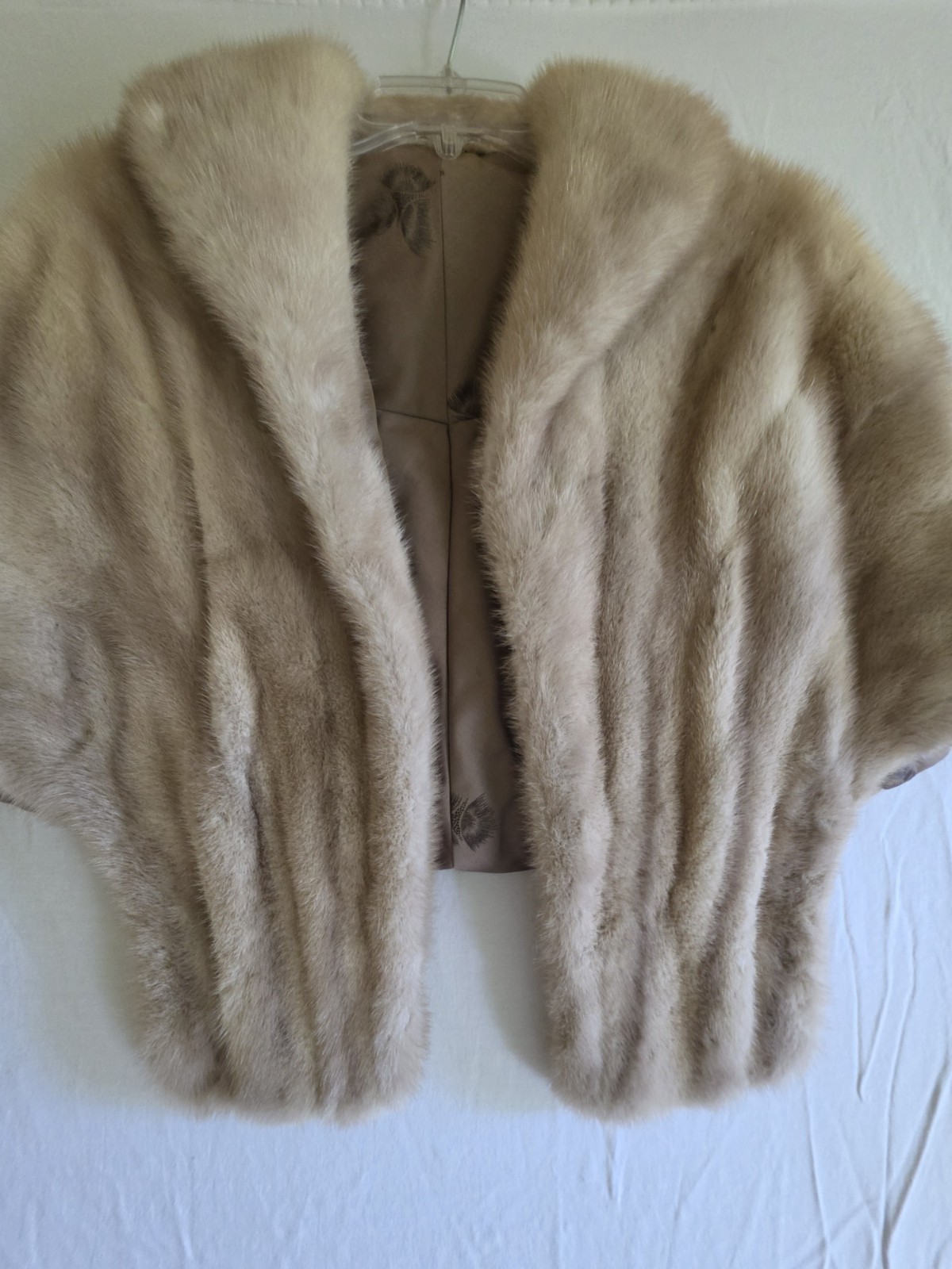 Vintage Tourmaline Blonde Mink Capelet Stole – Honey Beige – 19″ – Bridal Wrap