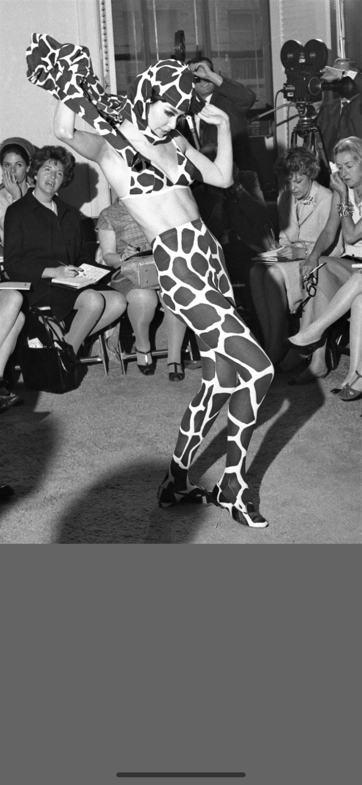 * ICONIC * TOTAL LOOK * RUDI GERNREICH * 1966 *CHEETAH* PRINT MINI DRESS *