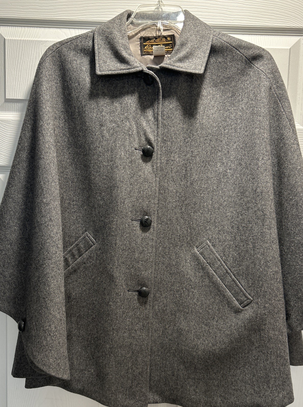 Vintage C.C. Filson Co Eddie Bauer Women’s Cape Size M 100% Virgin Wool – As Is