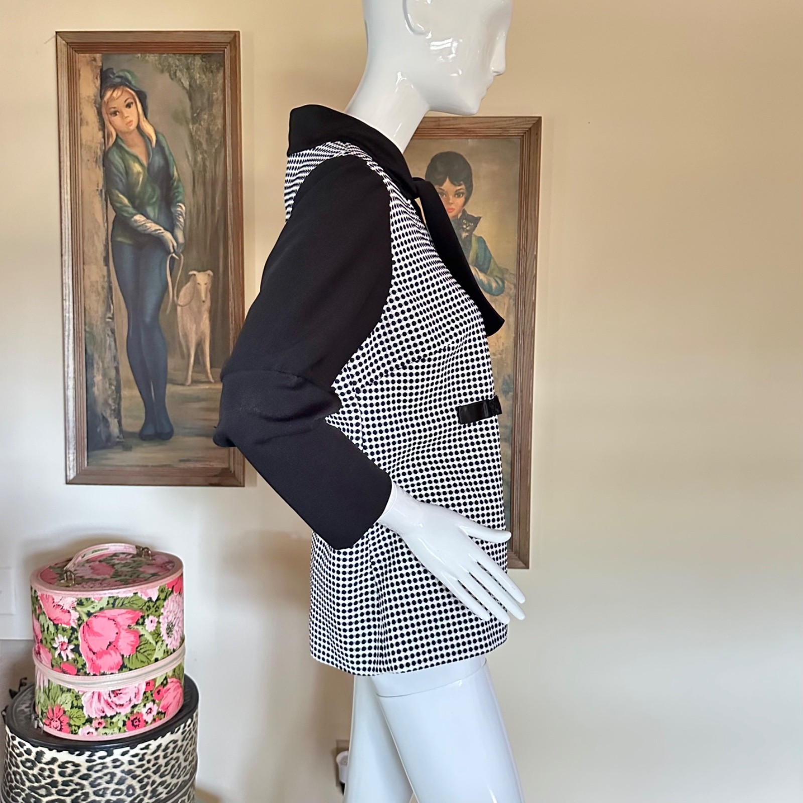 Vintage 70s Mod MAude B&W Graph Polka Dot Pussy Bow Necktie Blouse Top XL
