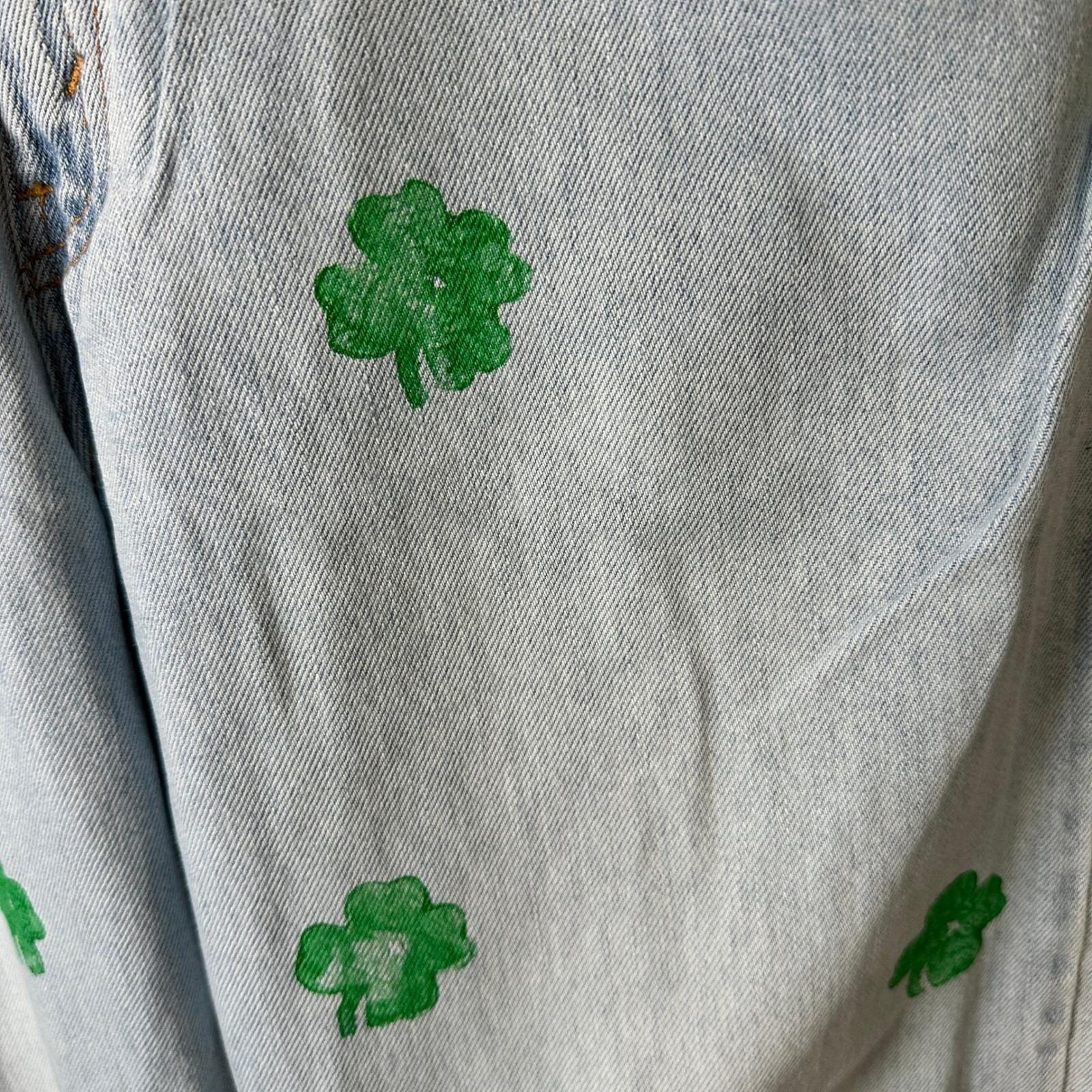 VTG Levis Jeans 577 Womens 10 Light Blue Loose Fit Shamrock Logo’s