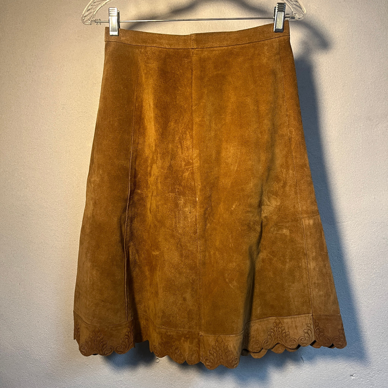 Vintage Western A-Line Cowgirl Festival Tan Suede Skirt Embossed Hem 28″ waist