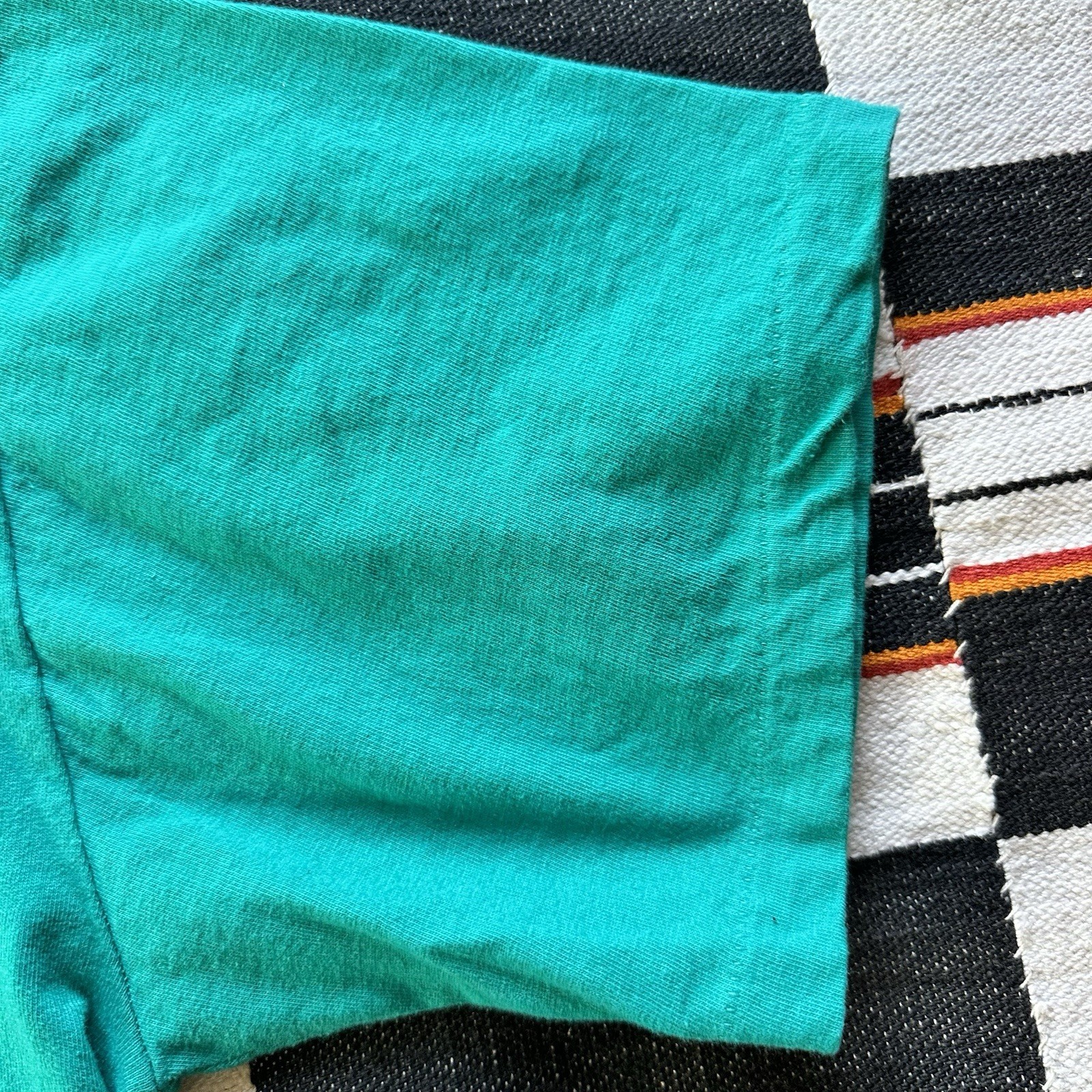Vintage 80’s Philip Lockard Southwest Pueblo Indian Art Design. Single Stitch. L