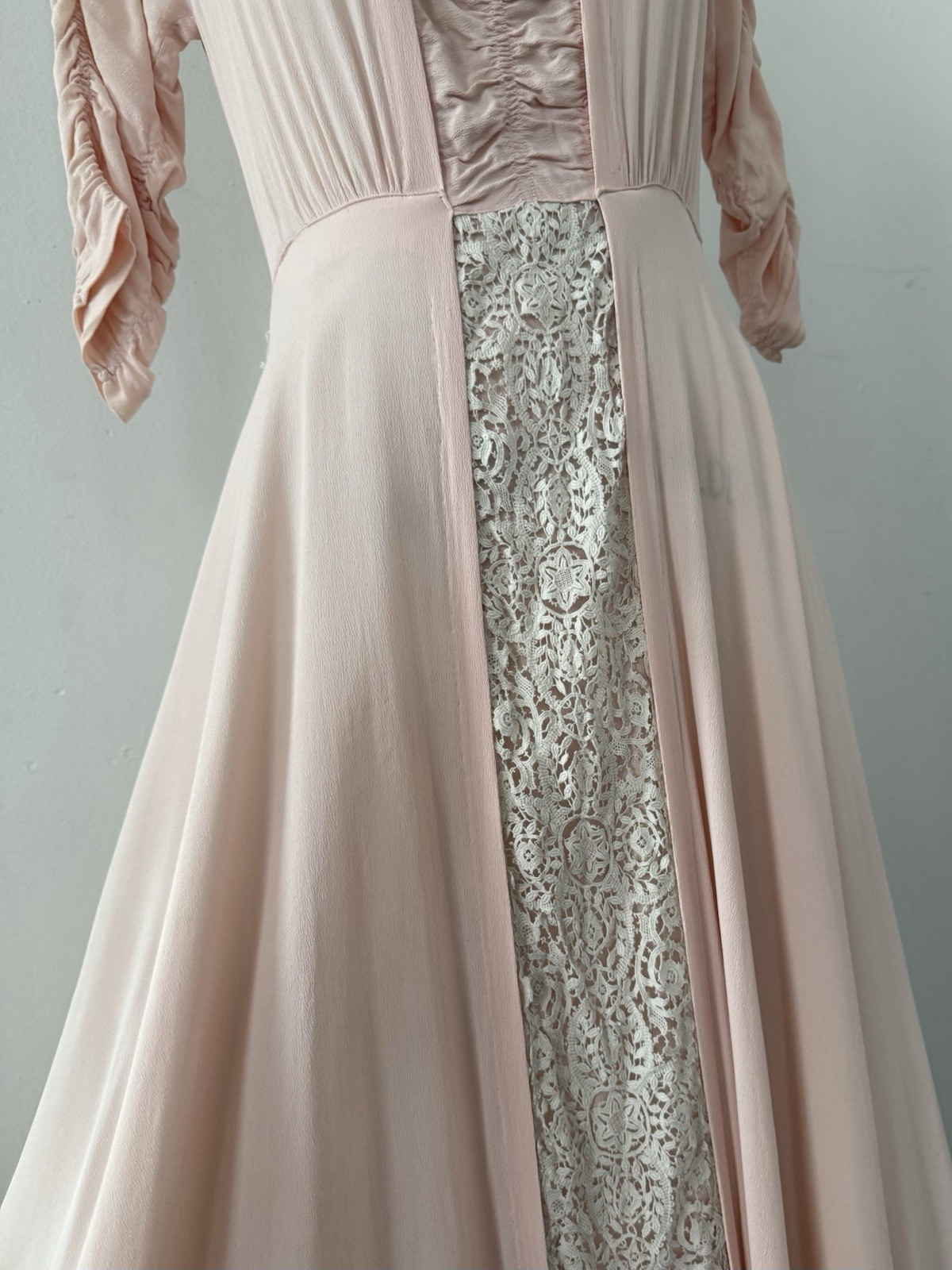 Stunning 1940s Pink Crepe/Crocheted Lace Gown Wide Sweep Skirt XS S
