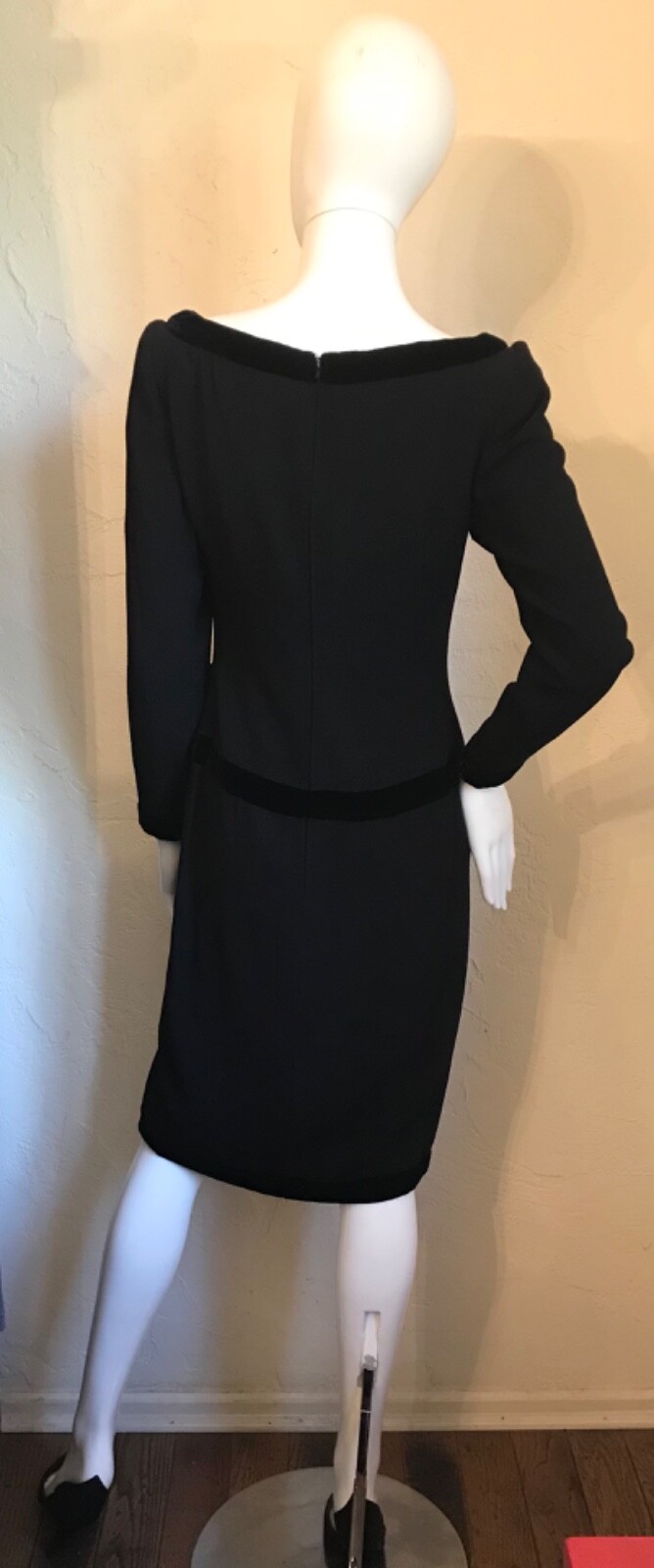 VINTAGE 1980’s VALENTINO NIGHT Black Crepe & Velvet Cocktail Evening Dress 6
