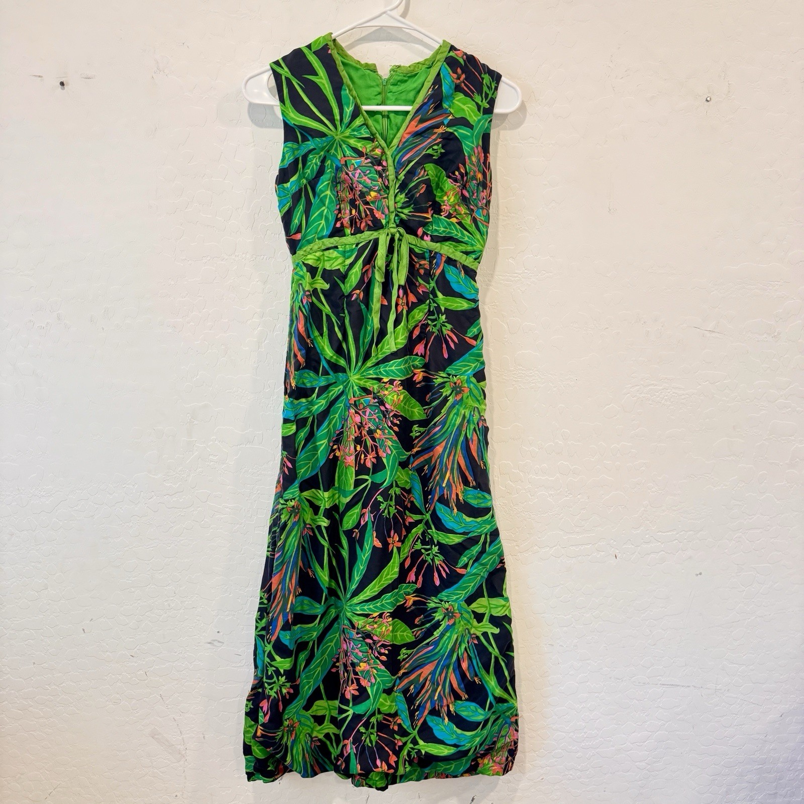 Vintage Tropical Floral Sleeveless Dress Vacation 1960s Midi Resortwear Hawaiian