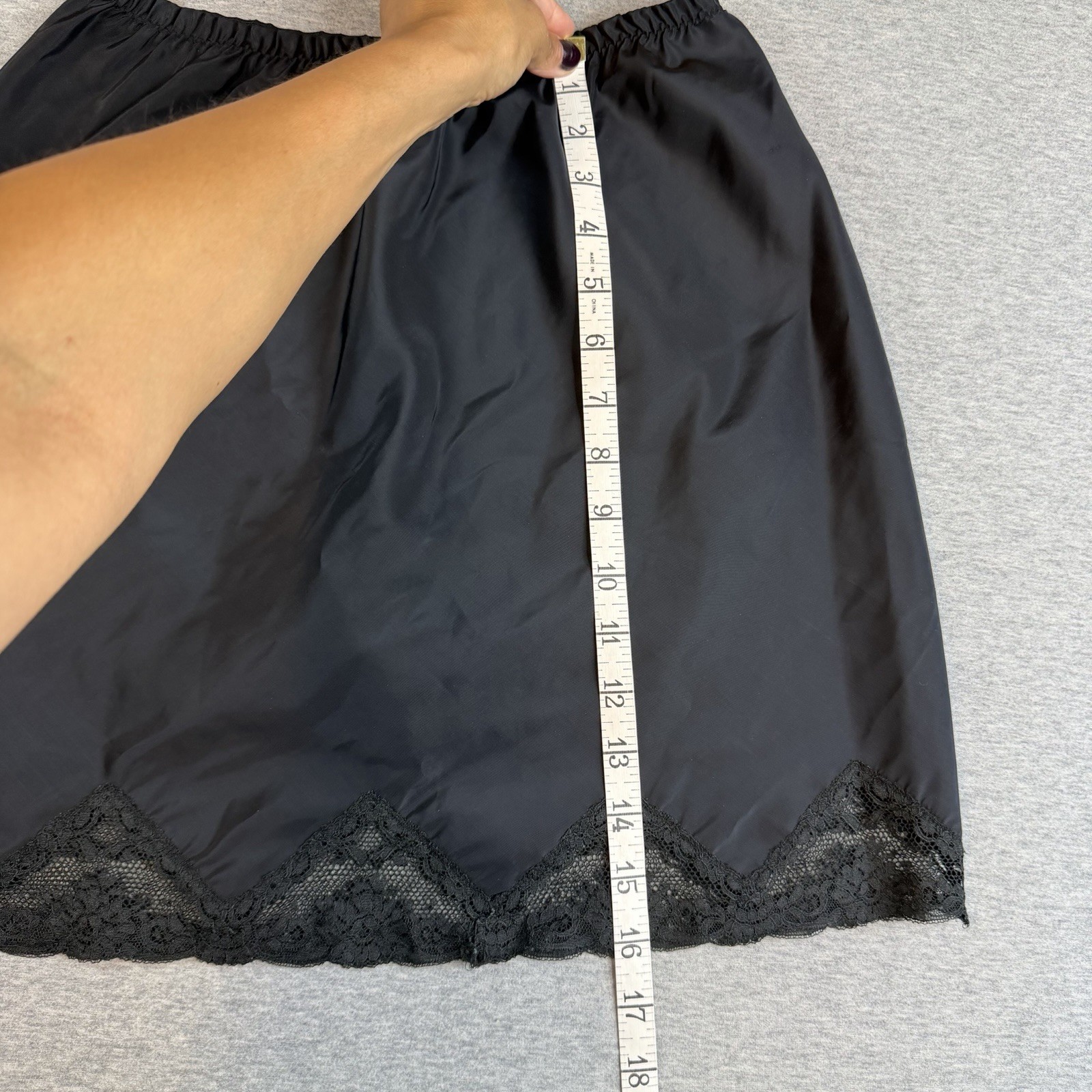 VTG Barbizon Wee Pettipoint Tafredda Half Slip Skirt Black Lace Trim Petite Sm