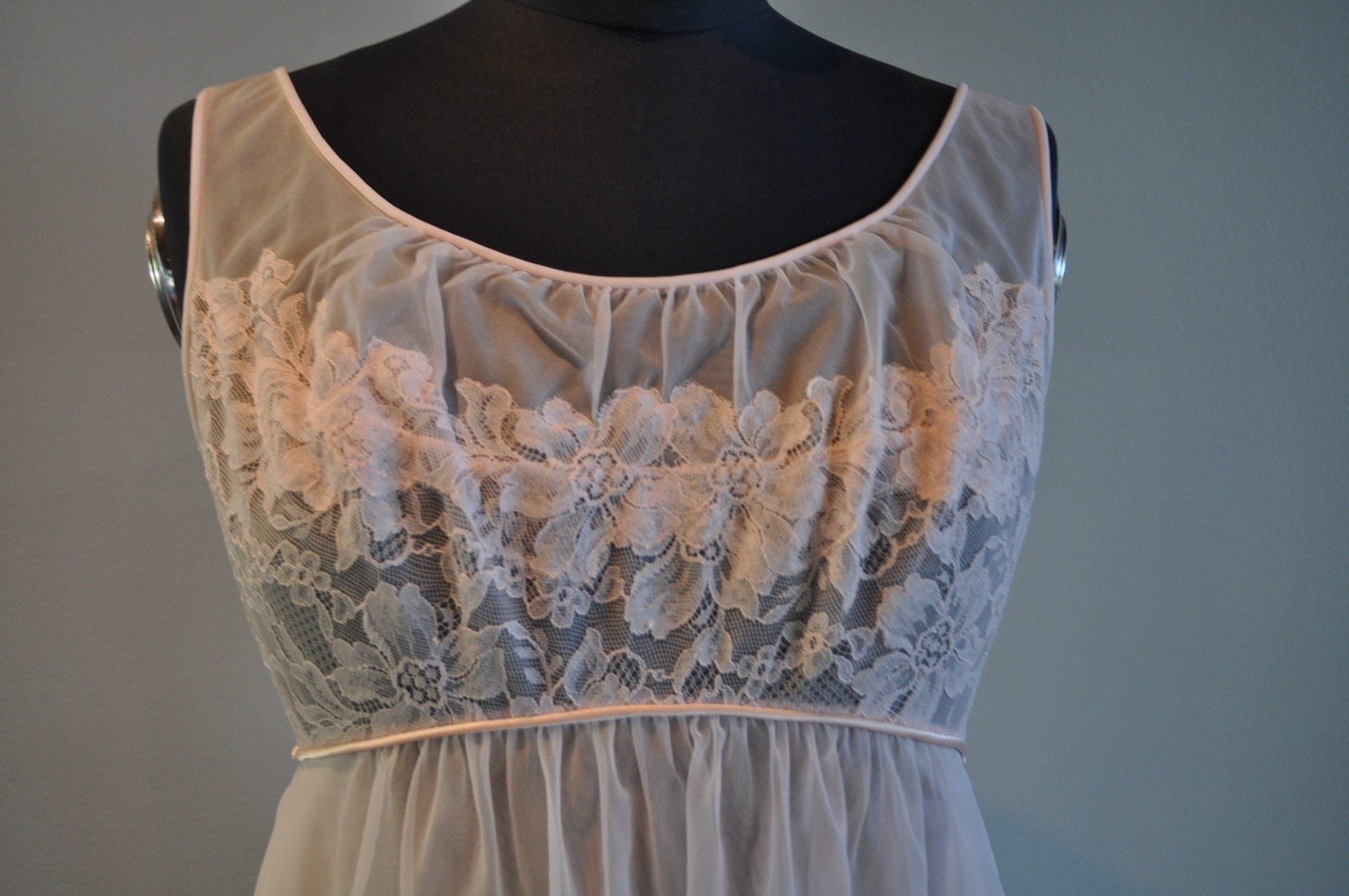 Vintage Vanity Fair 2 piece Peignoir Set Sz 32 Pink Double Layer Chiffon