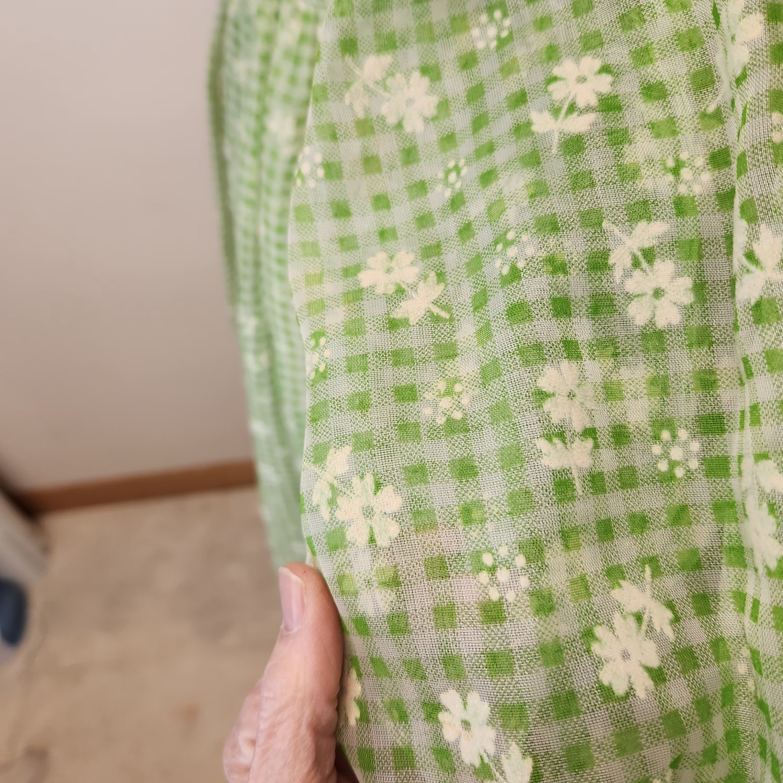 VINTAGE SPRING GREEN FLOCKED SHEER LINED FLORAL LONG DRESS*szS(PicMeasurements)