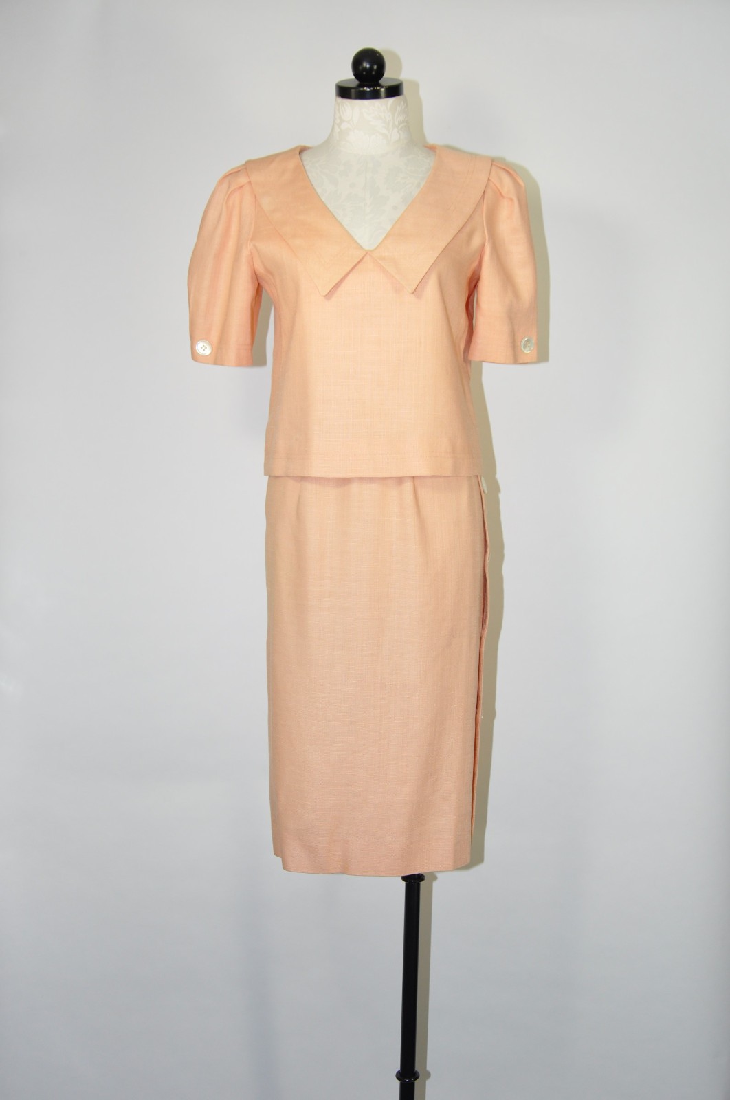 1980s Oscar De La Renta Peach Linen Puff Sleeve Two Piece Pencil Skirt Suit S