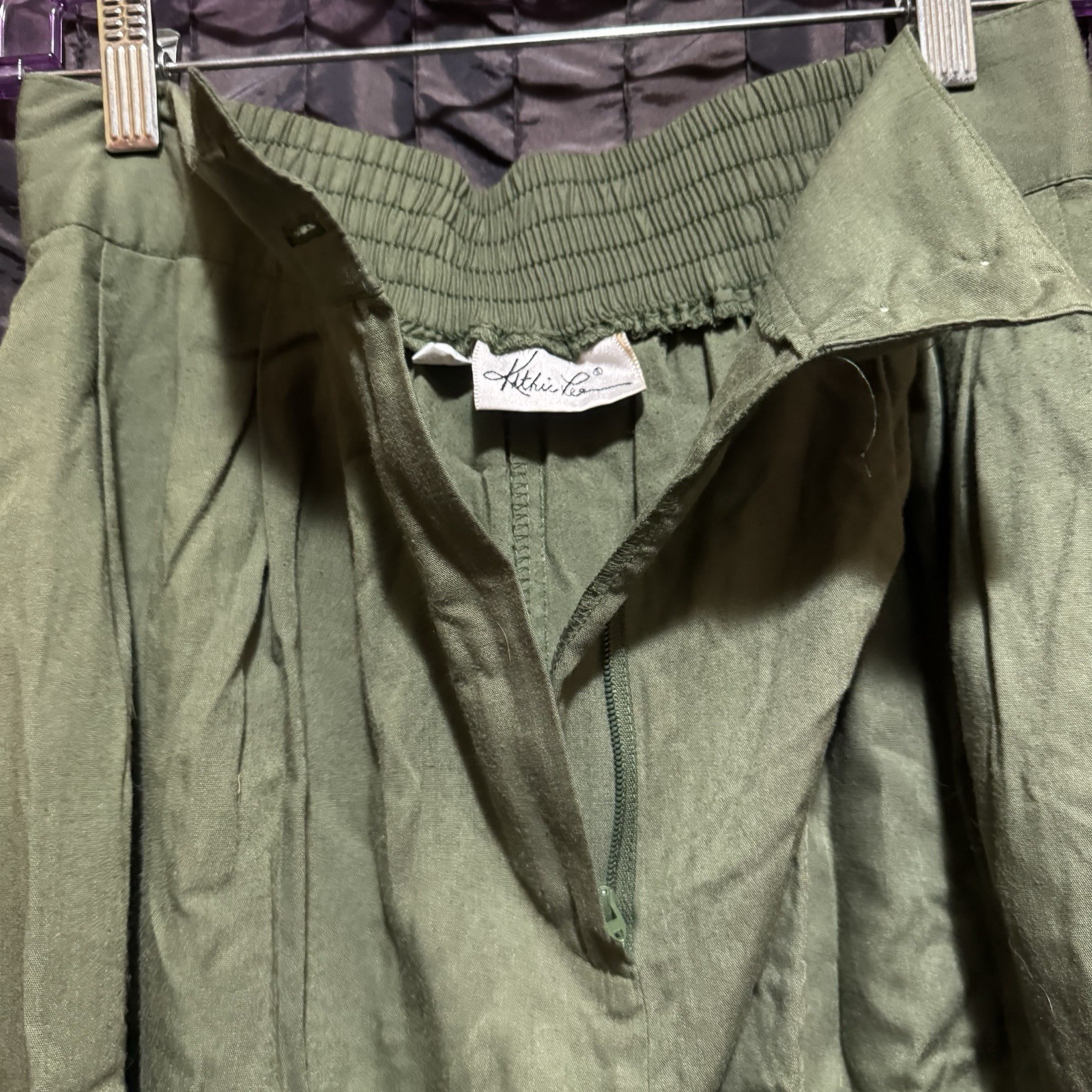 Kathie Lee Women’s Green Shorts Elastic High Waist Pleated Front Size 10 Vtg