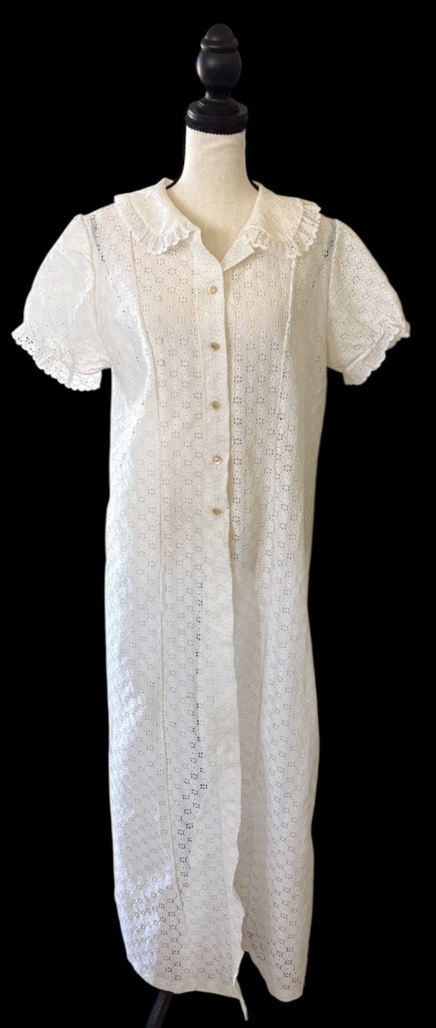 VTG Victorian Cottage Core Duster Robe White Eyelet Prairie Revival Medium