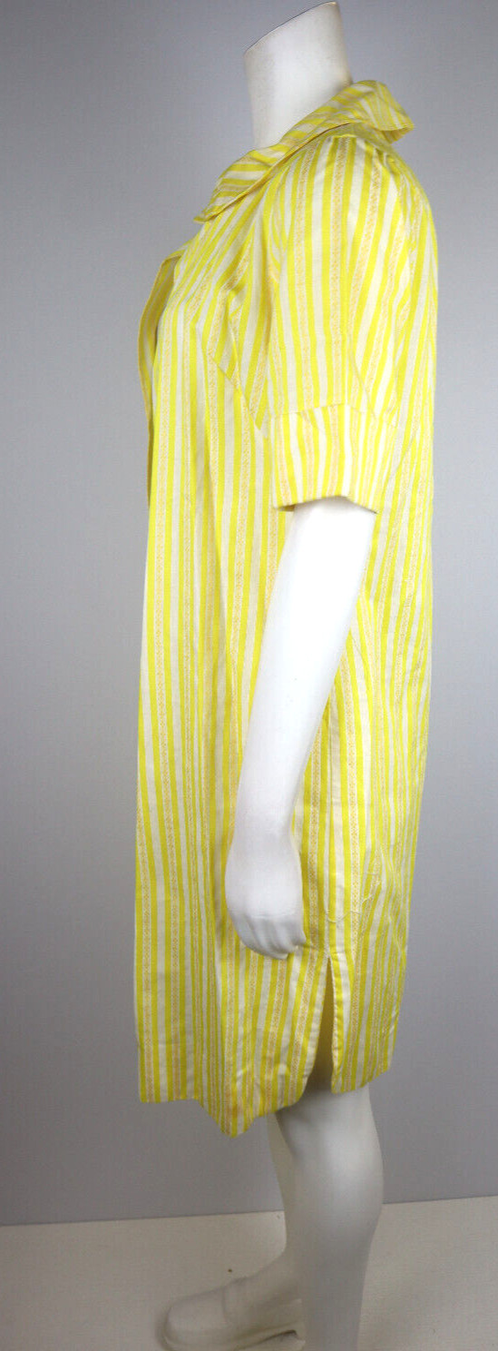 VINTAGE 70s WOMEN’S YELLOW STRIPED SHORT SLEEVE OPEN HOUSE DRESS ROBE – SIZE S