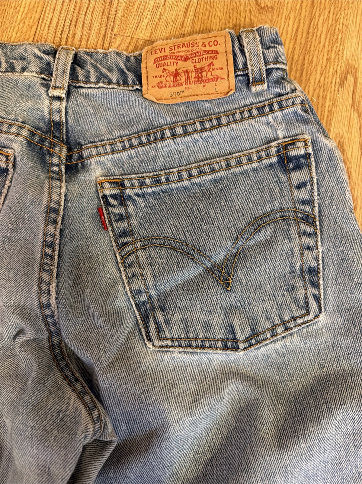 Vintage 2000 Levi’s 550 Women’s Jeans Size 8L Relaxed Tapered Blue Distressed