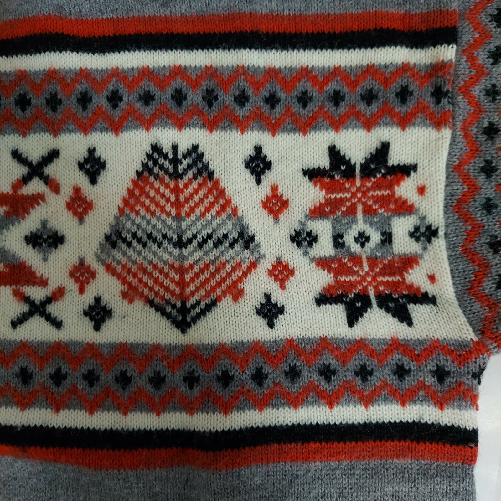 VTG 1970s Mademoiselle Knitwear Gray Red Black White Sweater Large Mod Boho