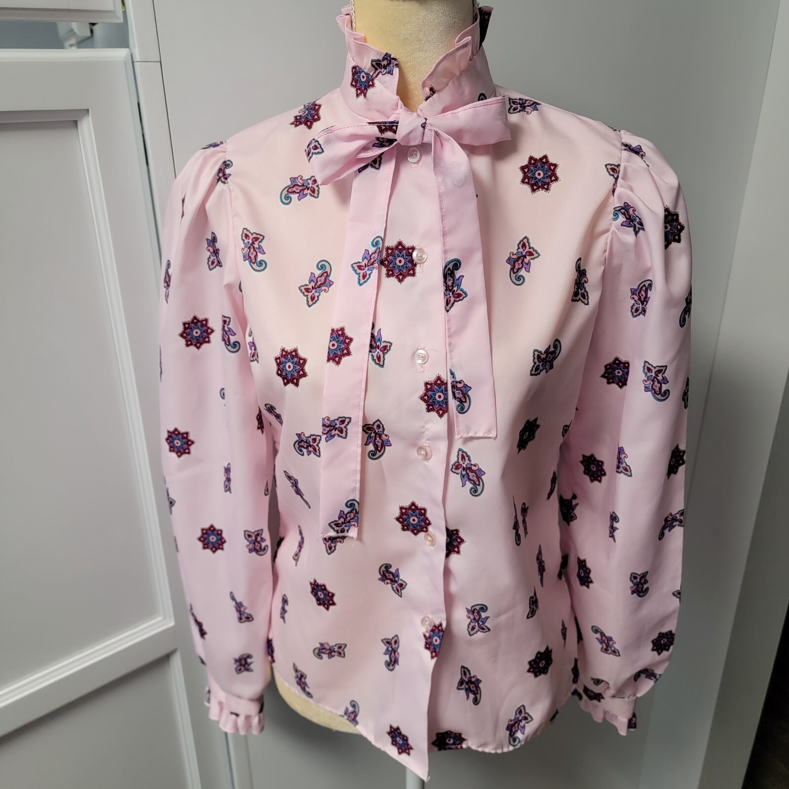 A Dante Original Vintage Blouse Pink Paisley Stand Up Ruffle Collar Medium 70s
