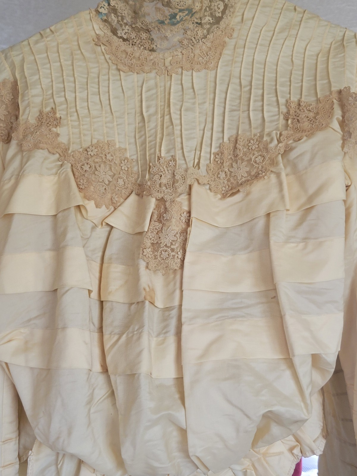 ANTIQUE EDWARDIAN BODICE TOP CREAM COLOR WITH LACE DETAILS AS IS COND XS