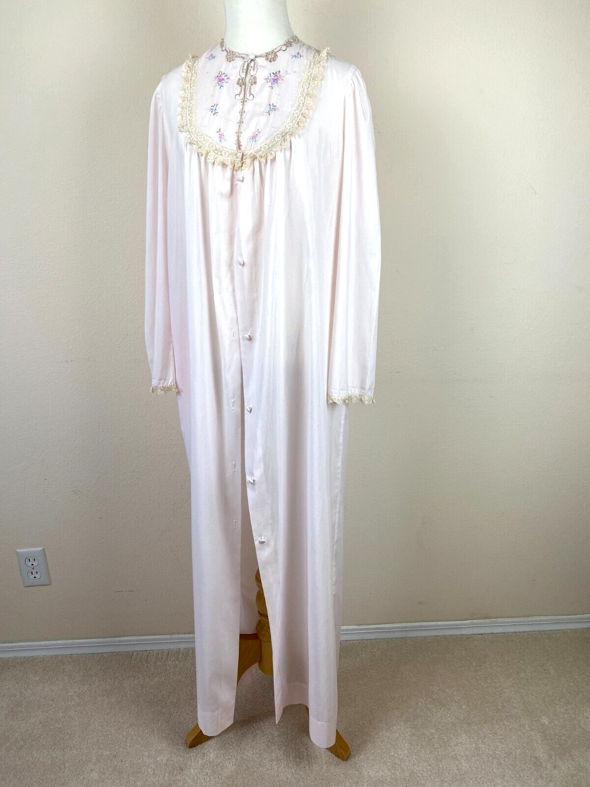 VTG Barbizon Intimate Long Robe S Pink Lace Embroidery Classic High Neckline 70s