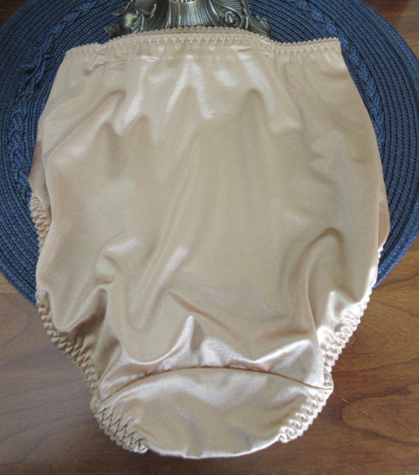 VANITY FAIR SECOND SKIN TAN 48301 liquid satin HI LEG panties S/5 single pair