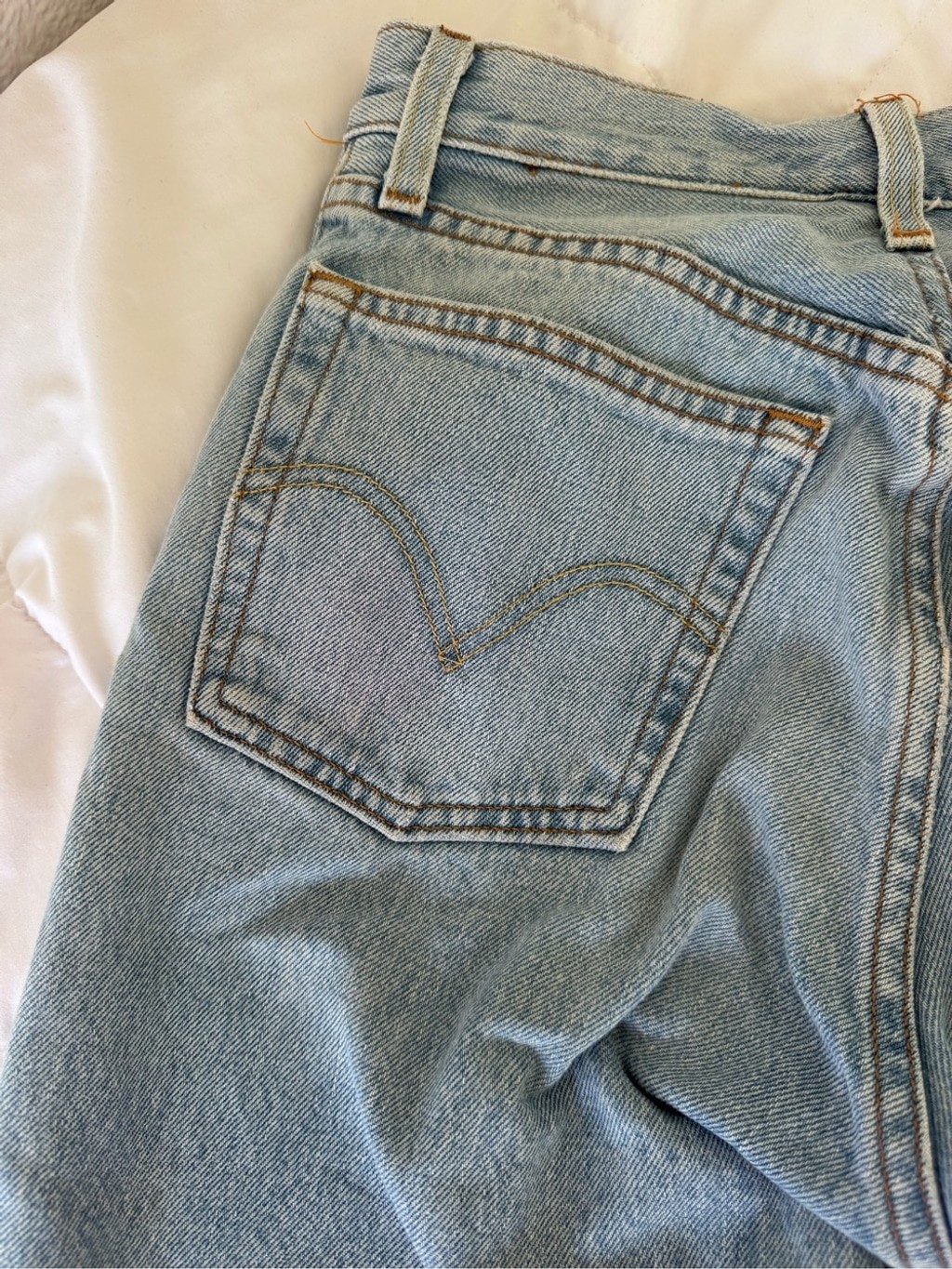 Vintage Levi’s 501 Light Wash Distressed Denim Jeans Women’s Size 0/2 Approx Y2K