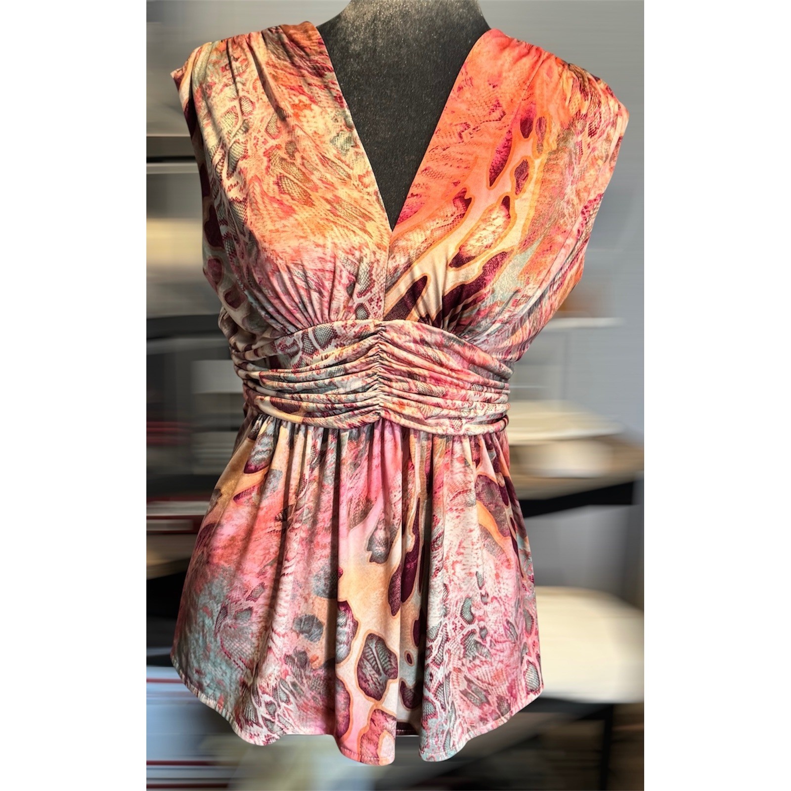 Gorgeous Boston Proper Ruched Abstract Print Deep V Blouse Top Y2K Medium