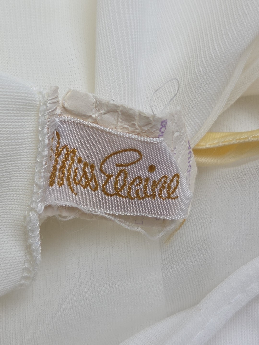 Vtg Miss Elaine White Embroidered Ruffle Partial Sweep Layered Chiffon Size M