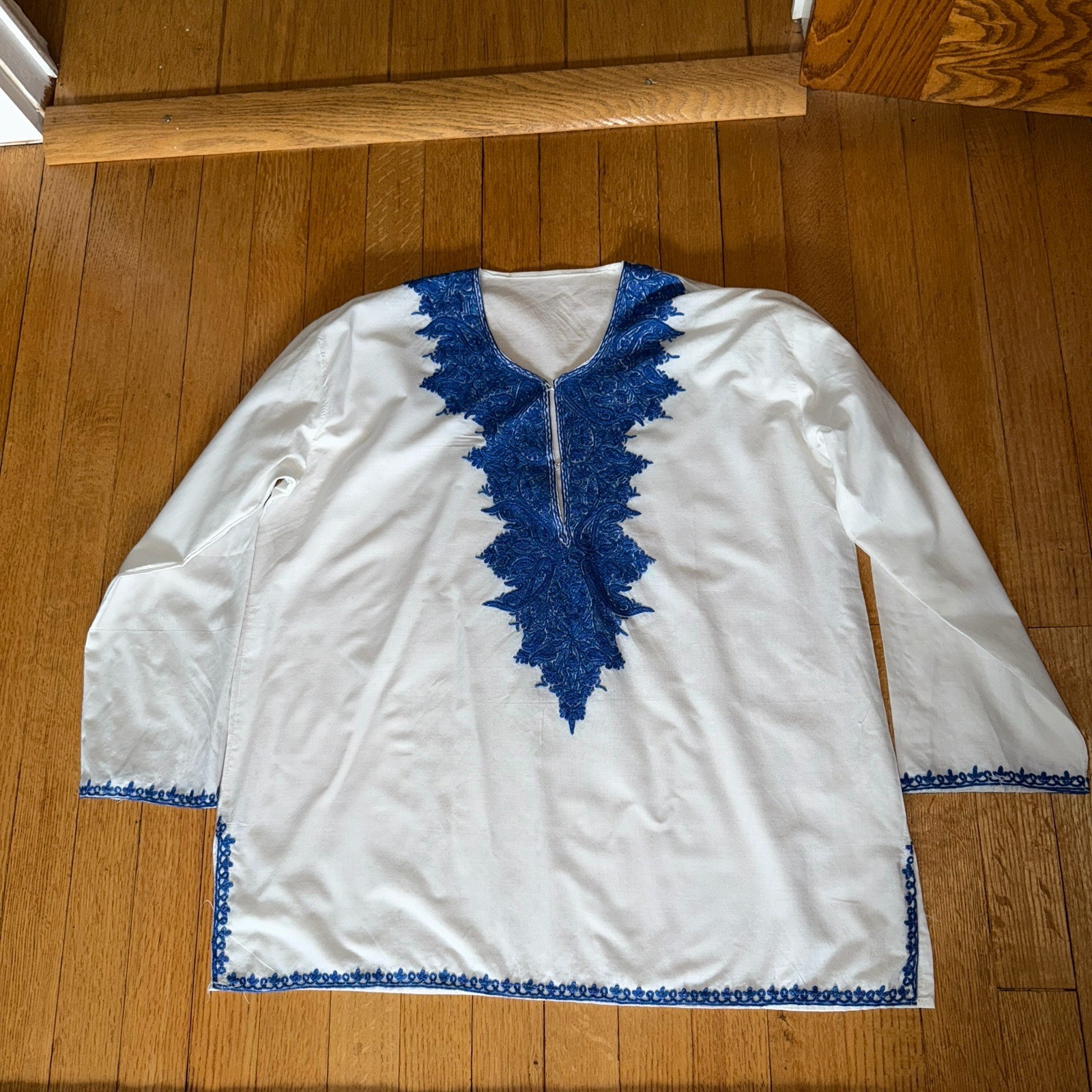 Vintage White Lightweight Linen Blue Embroidery Island Hippie Tunic Top medium