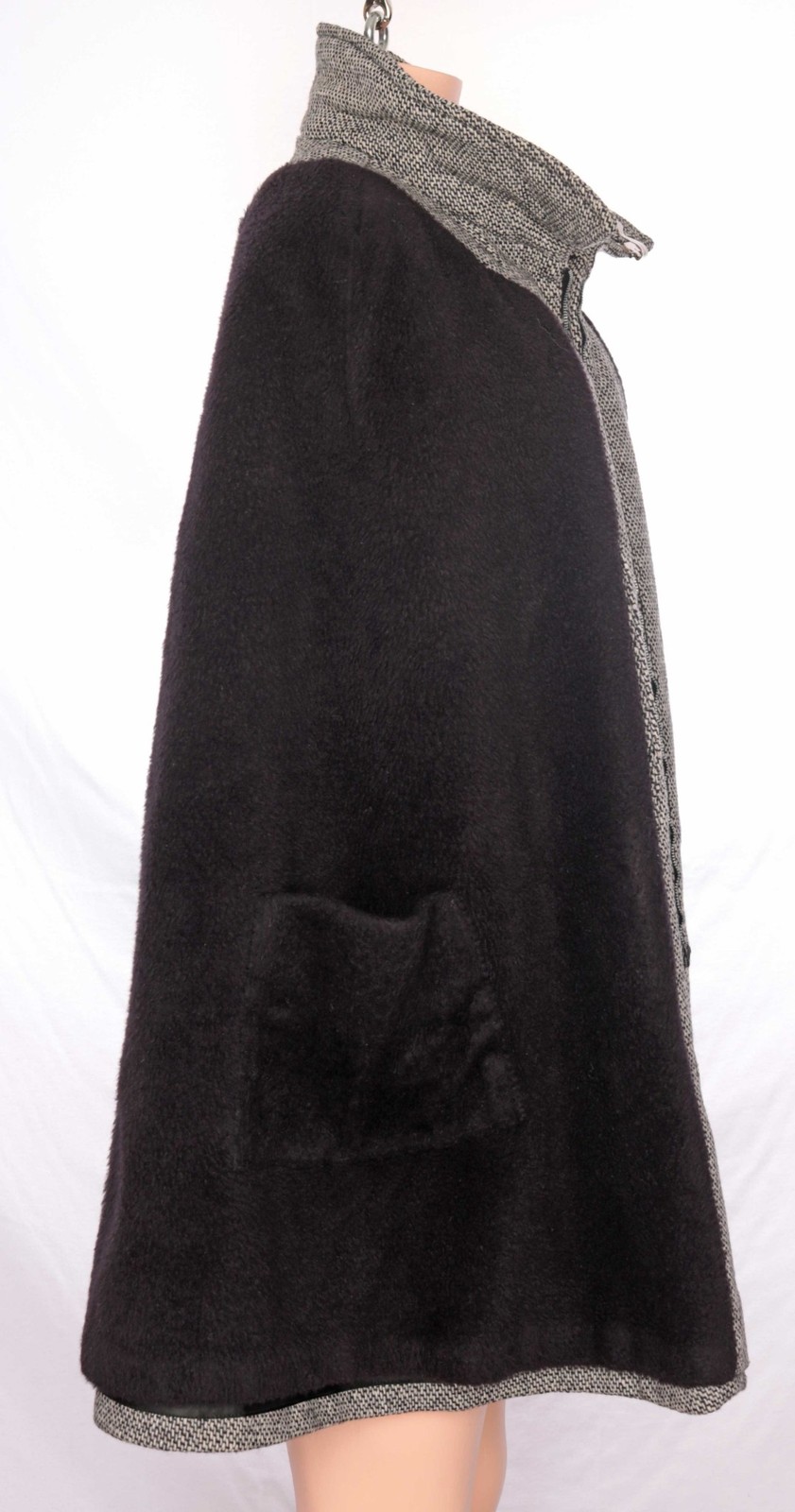1970s Vintage Black/White Wool Tweed Cape Cloak Faux Sherpa Lining Fall S/M/L