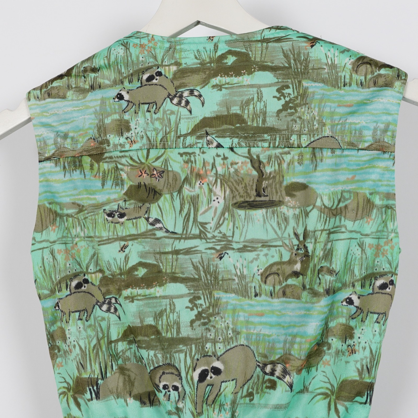 Vintage 1970s Women’s All Over Print XS Raccoon Crop Shirt Sleeveless Bunny 70s