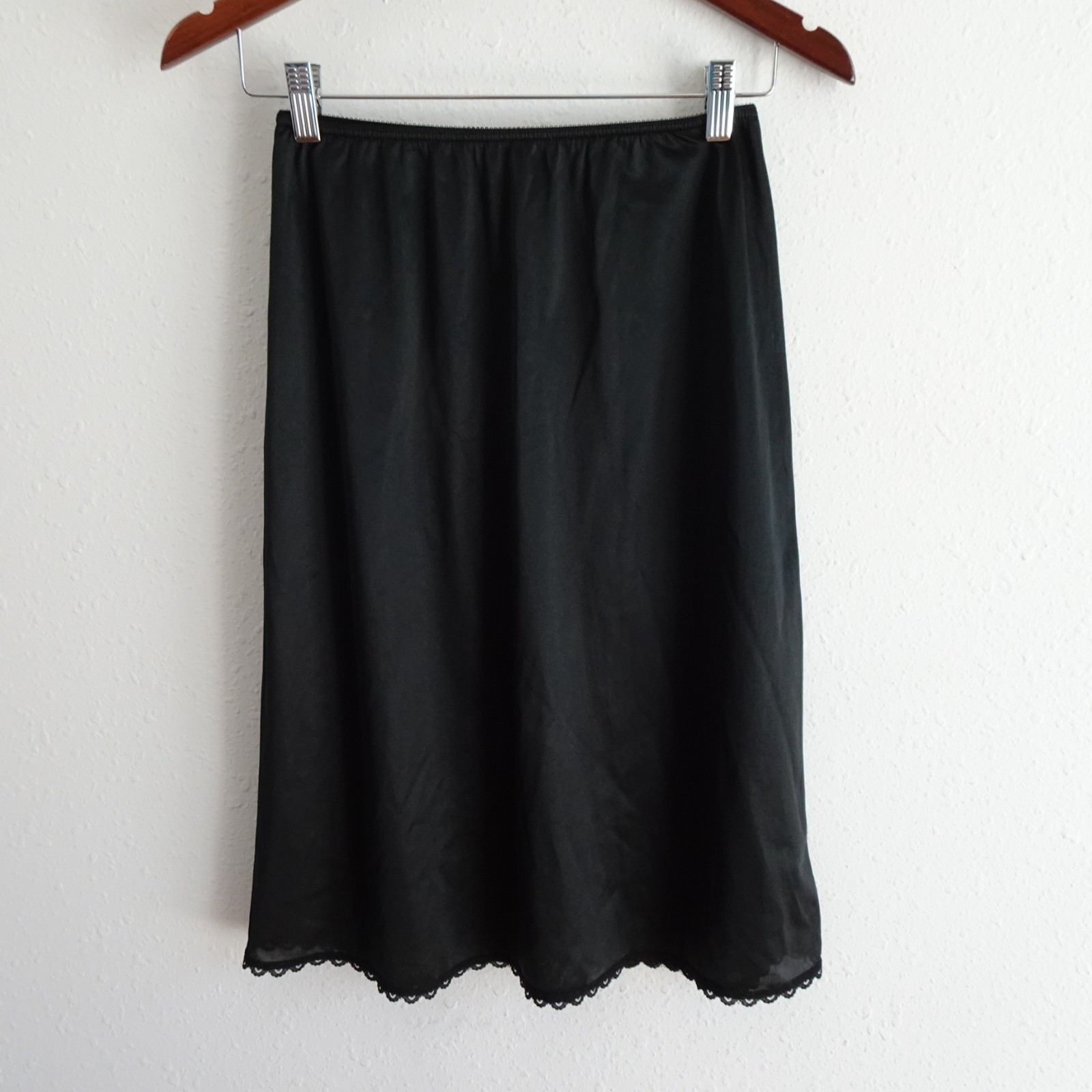 Warner’s Half Slip Under Skirt Black Size M Nylon Lace Trim Y2K Modest 25″ Long