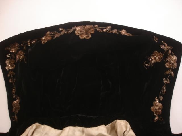 Women’s XS Vtg 1900’s Black Velvet Hooded Beaded Cloak Cape Opera Long Victorian