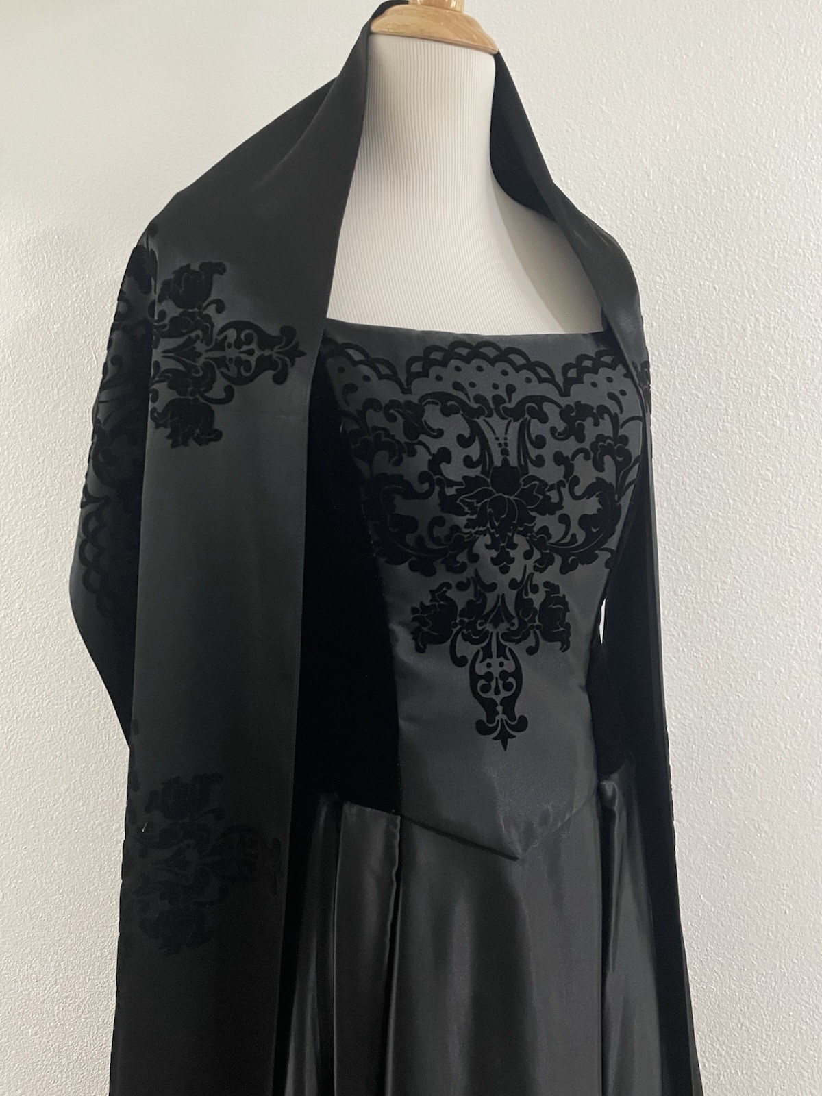 VTG 90s/Y2K Renaissance Style Satin/Velvet Black Maxi Dress Goth Prom Party Sm