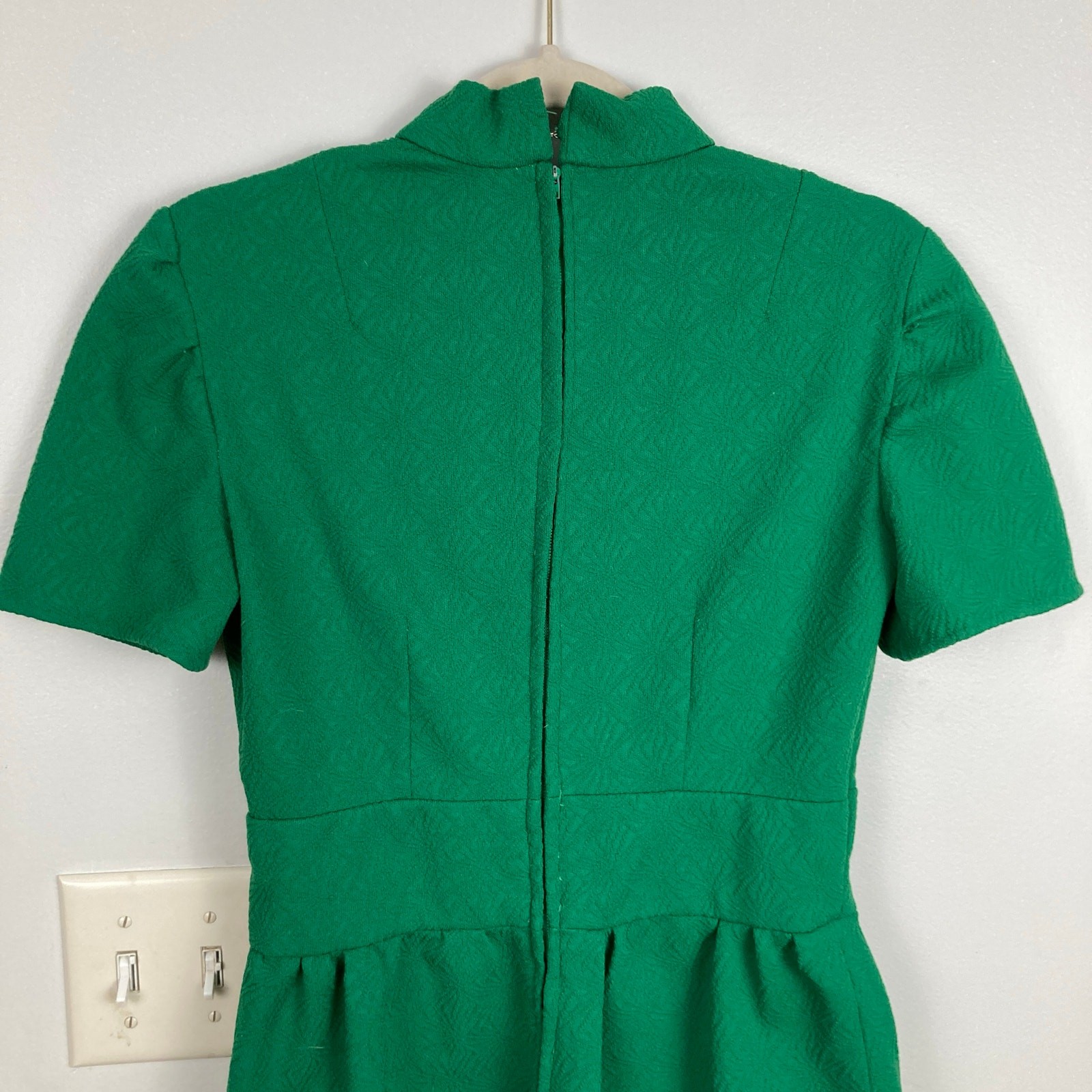 Vintage 60s Women Green Mod Mock Neck Textured Sheath Dress Size S MCM Mad Men