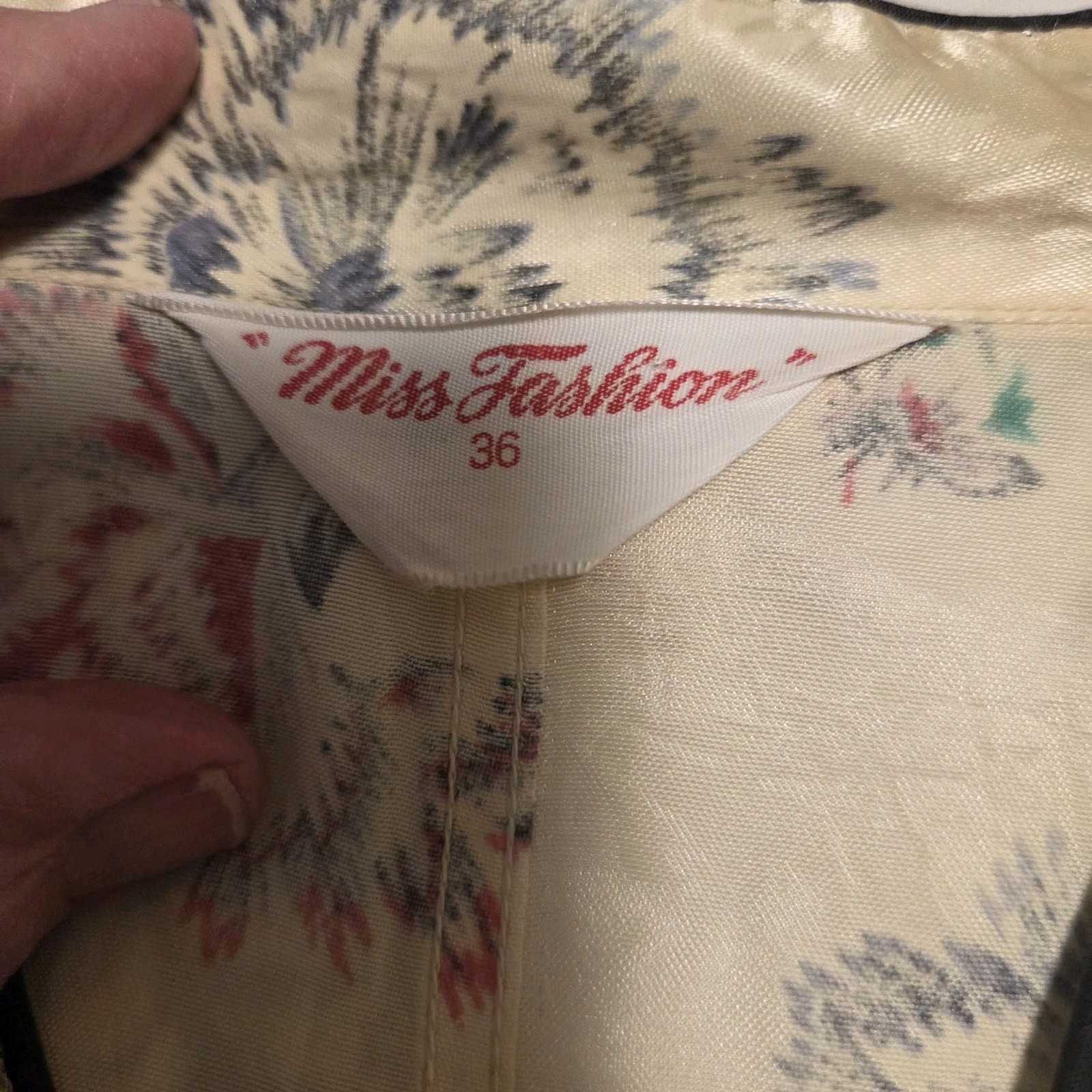 Vtg „Miss Fashion” Floral Mandarin Style PJ Top Yellow Silky Piping Sz. 36 READ