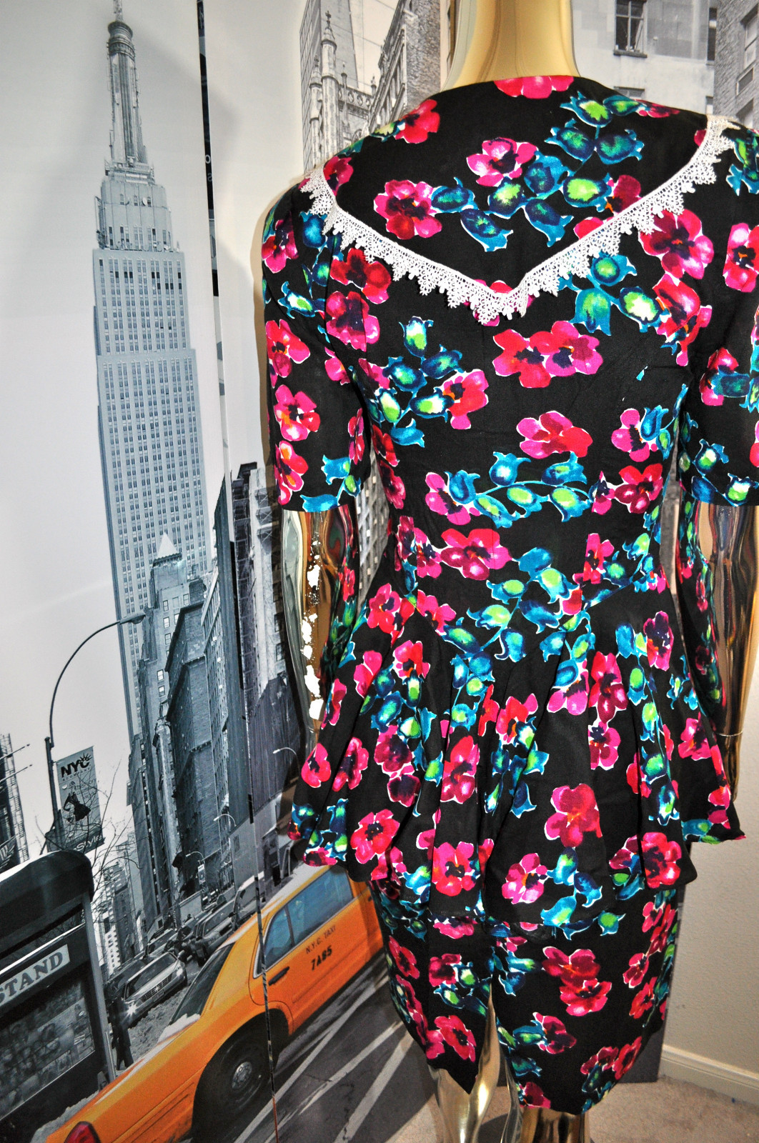 VINTAGE 80’S BOLD SHOULDERS BRIGHT MULTI FLORAL PEPLUM DRESS SIZE 3/4