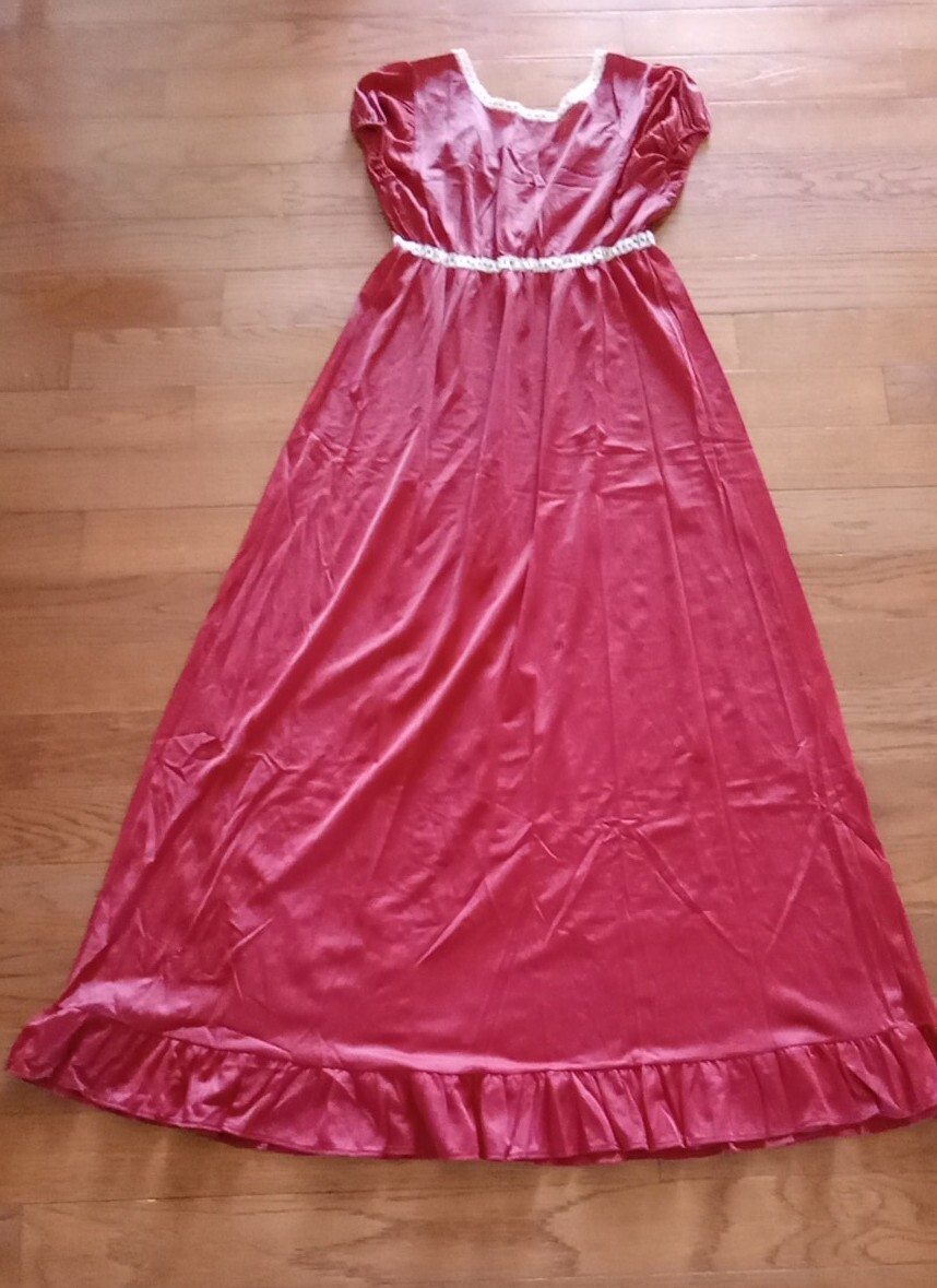 Dreamy Vintage Rogers Brick Red Long Night Gown Ruffles and Lace Women M 12-14
