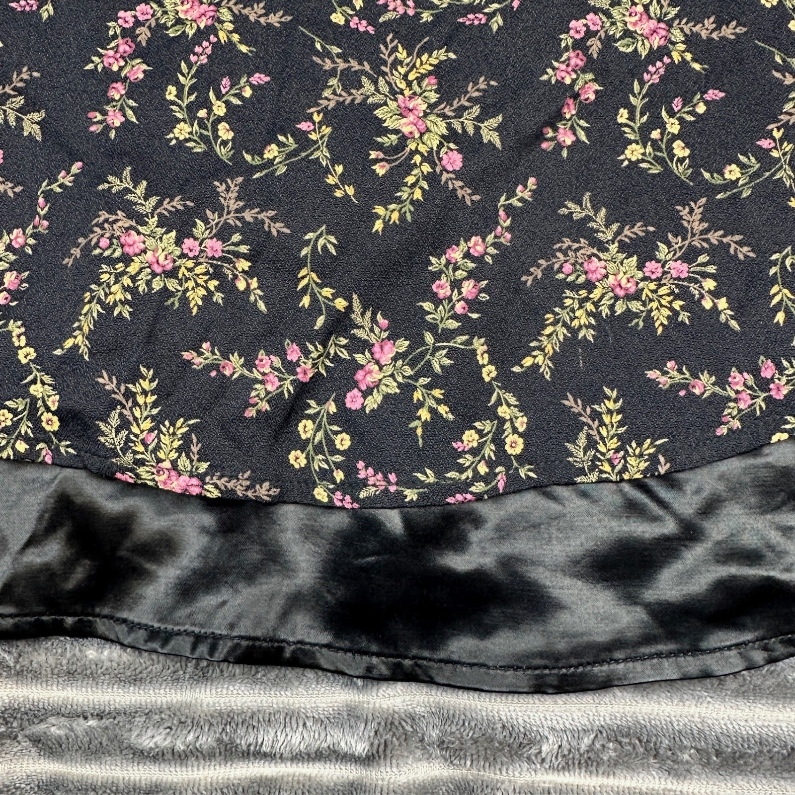 Wrapper USA Vintage 90s Floral Mini Skirt Black Satin Ruffle Hem Size 5/6 Grunge