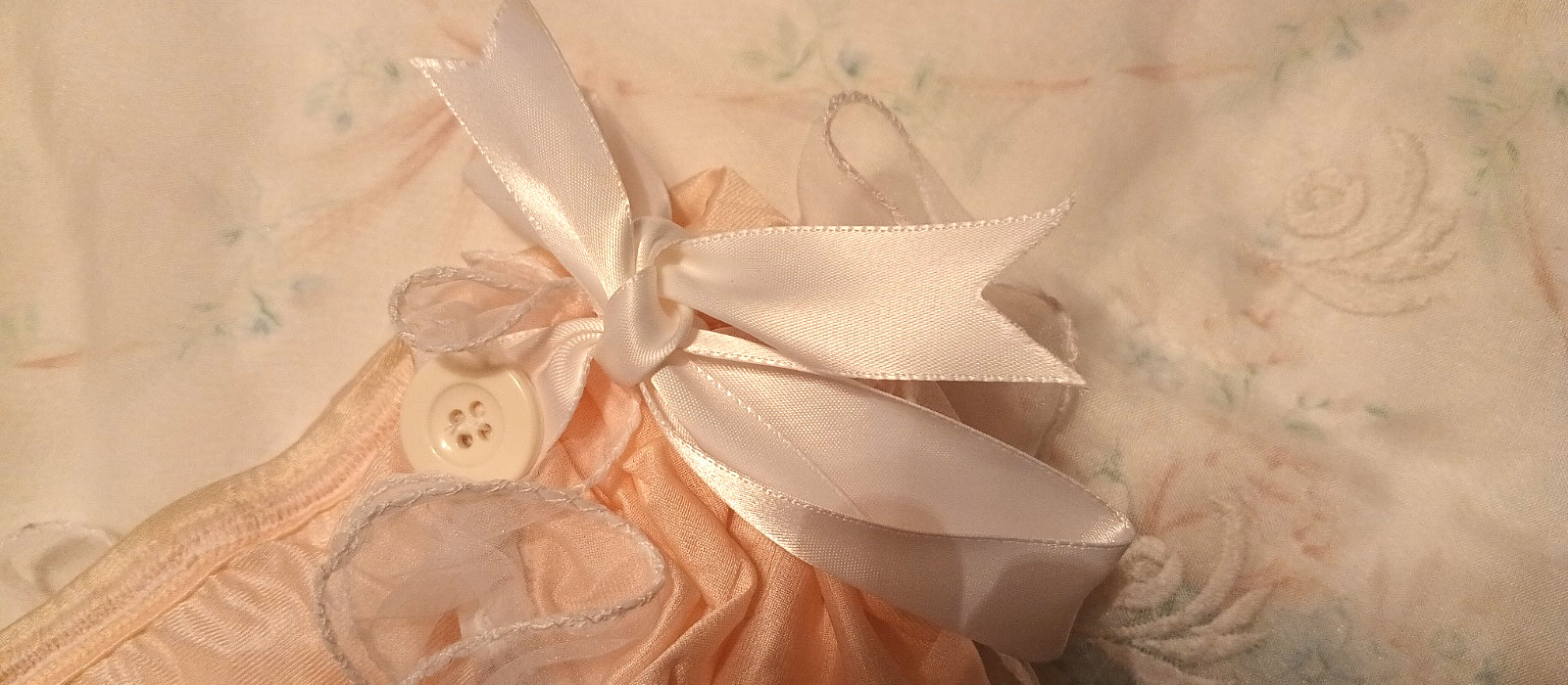 WHISPERS VINTAGE PANTY sz 6 PINK w-CUSTOM WHITE RUFFLE – BUTTONS and BOWS #1C-30