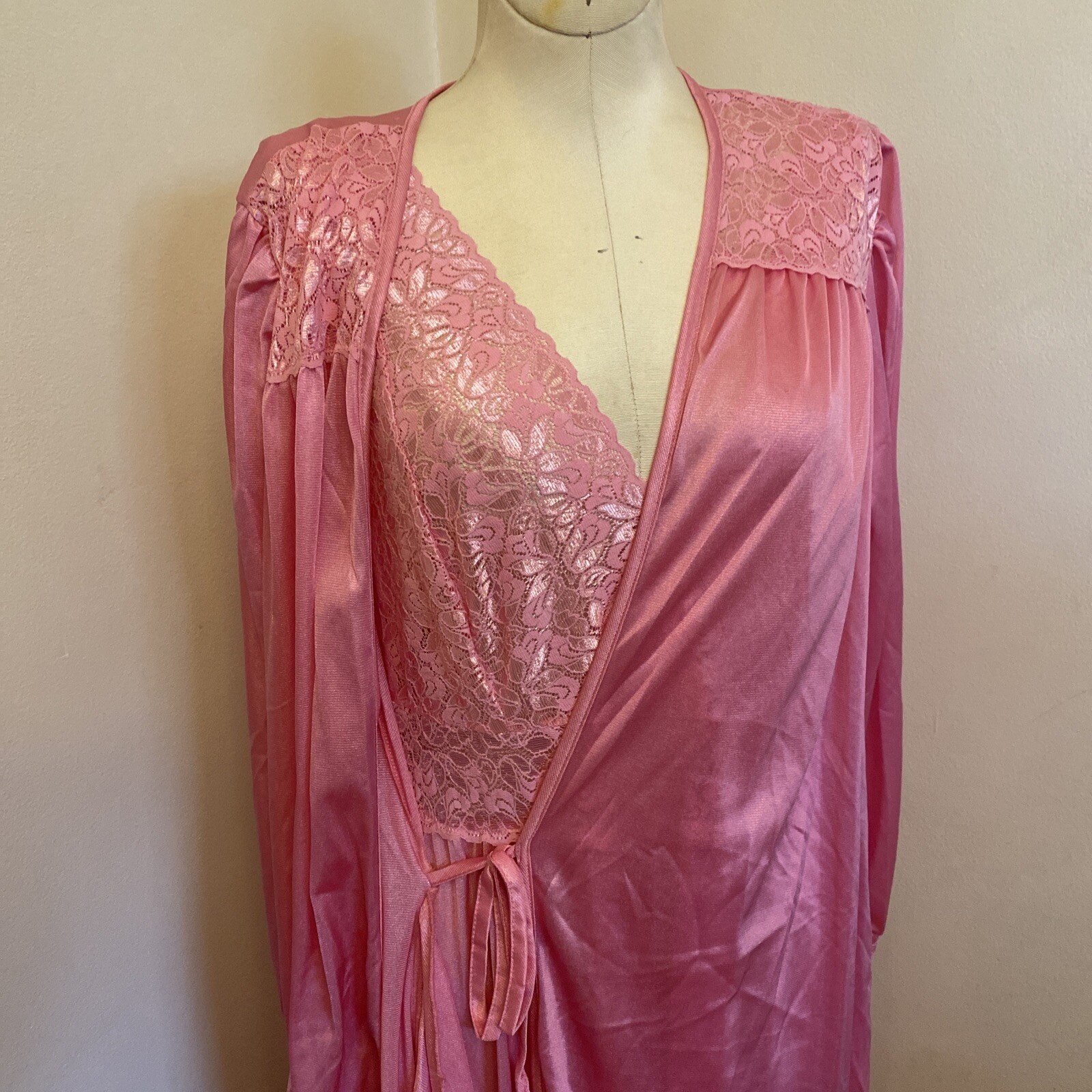 Vtg. Amoureuse Peignoir Set Pink Nightgown/Robe Size Medium Nylon