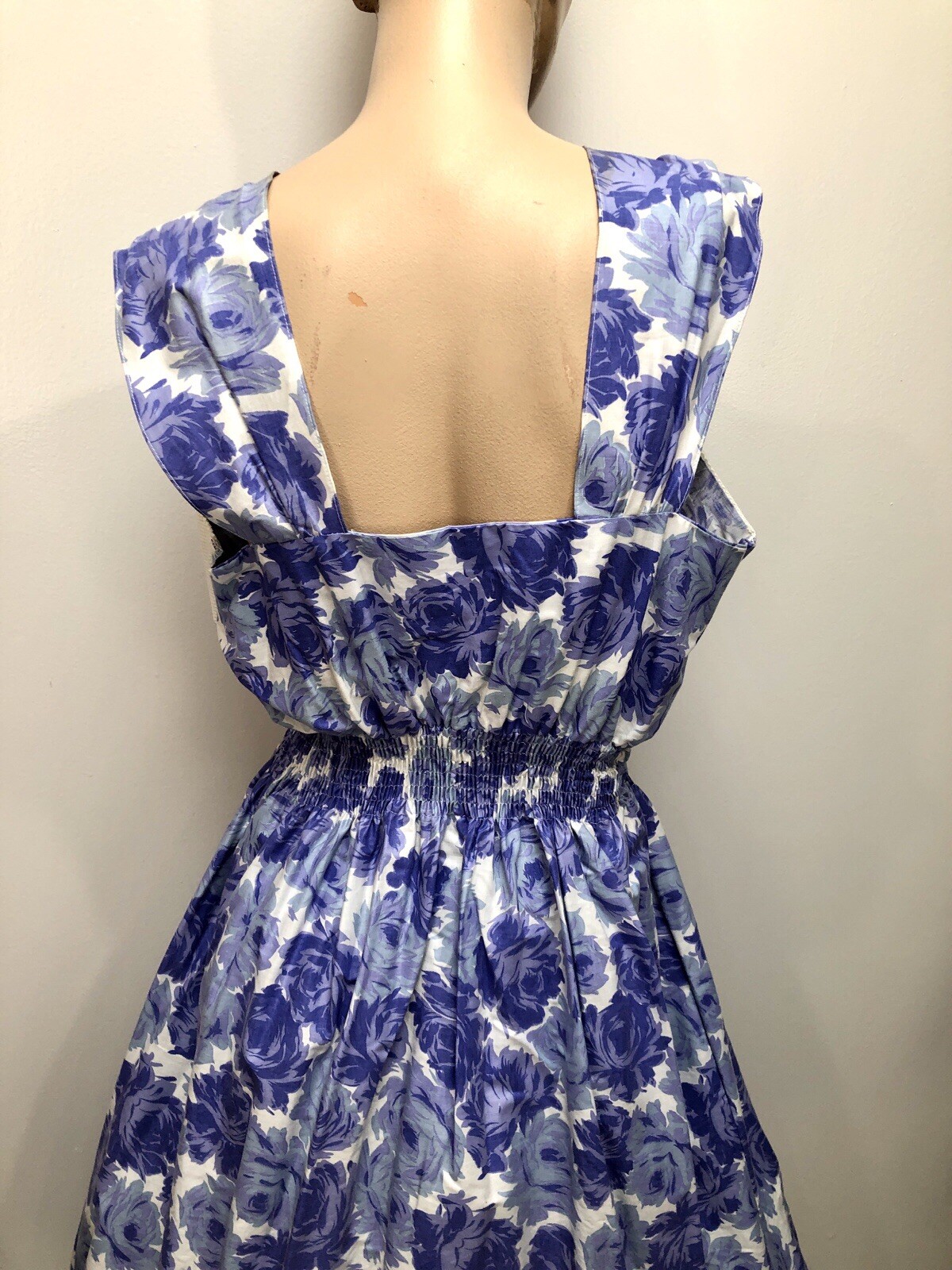 VTG 1950s *BLUE ROSE BLOSSOM All-Over Print CHINTZ SUNDRESS* Wide CINCHED WAIST