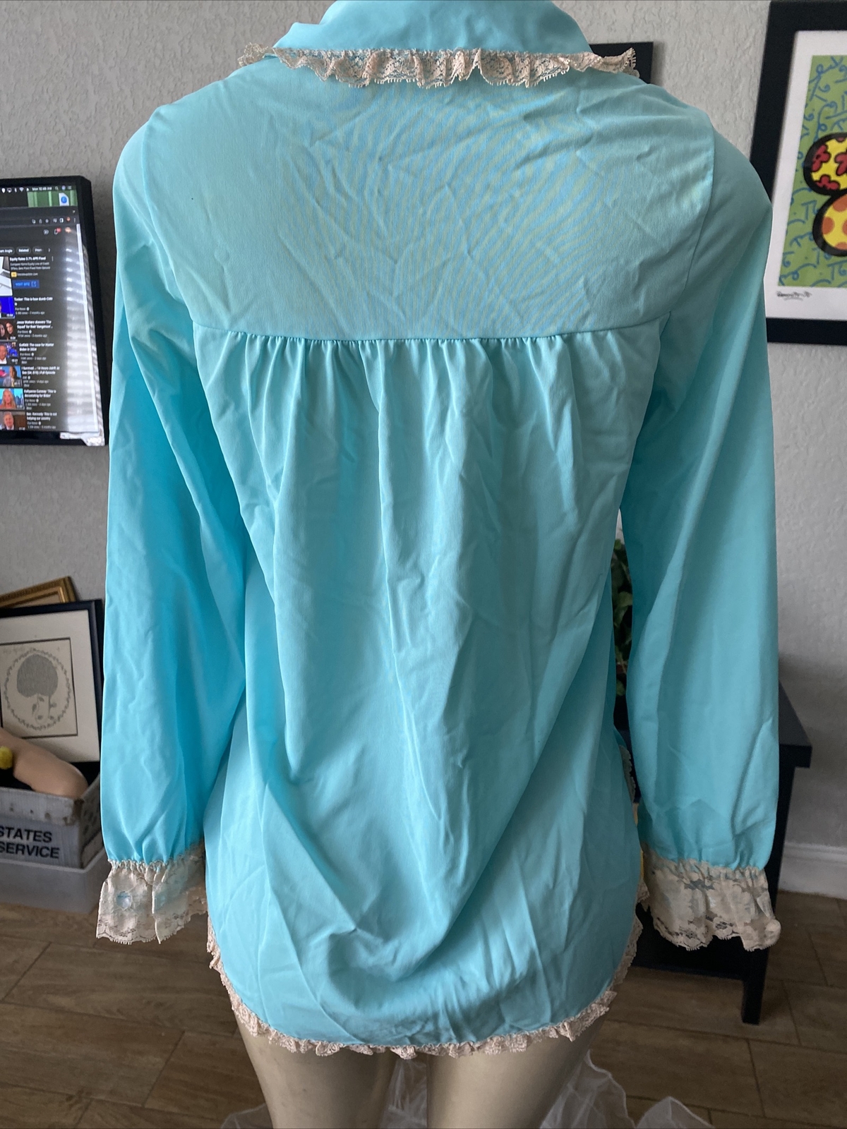 VINTAGE AVIAN Blue W/Lace Trim Bell Sleeves Frilly Sleep Shirt Sz Small 11b