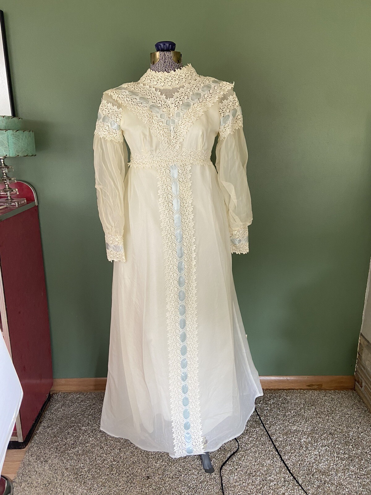1960s VTG Edythe Vincent Alfred Angelo Lace Long Sleeve Wedding Dress Train Blue