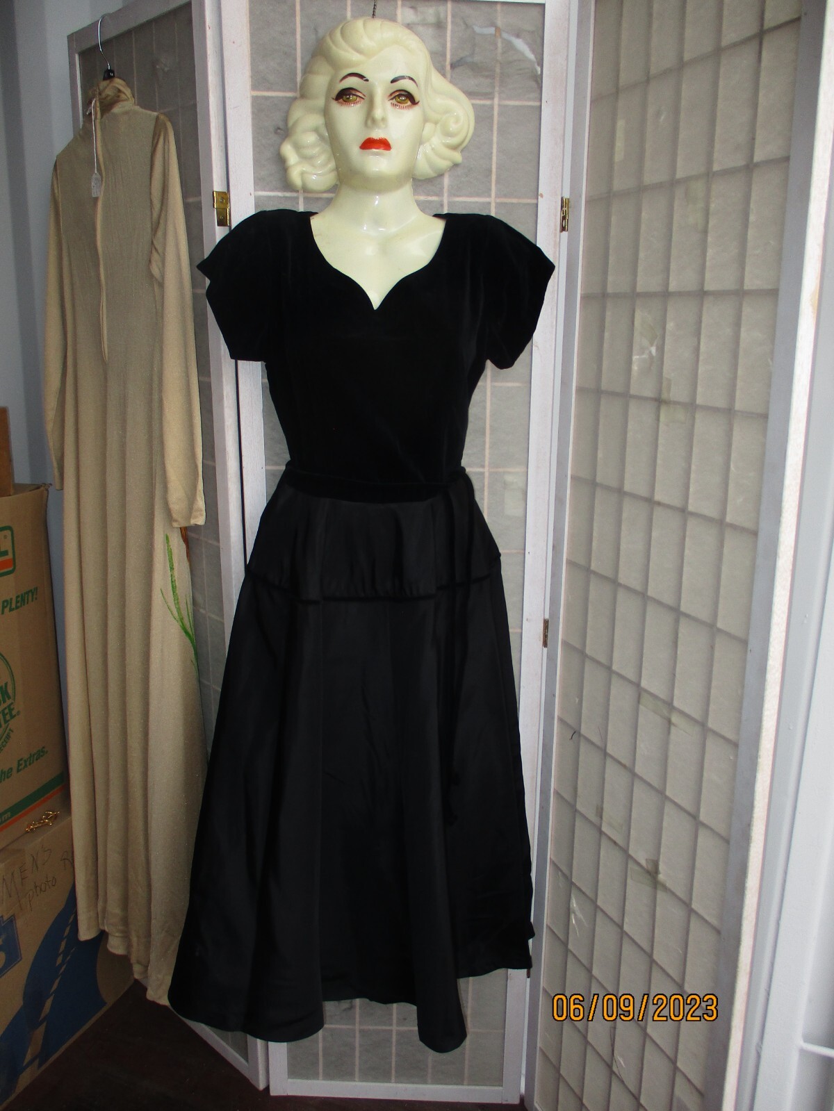 40s Black Velvet and Taffeta Dress w/tie belt sz35x24xfree