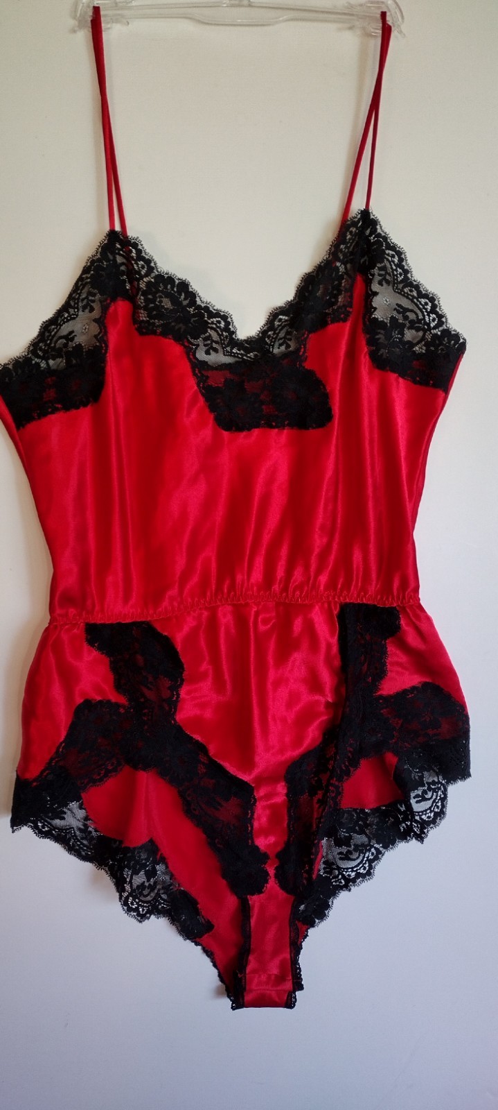 VINTAGE FANTASIES MORGAN TAYLOR SZ M RED BLACK SATIN TRIM LACE 100% POLYESTER…