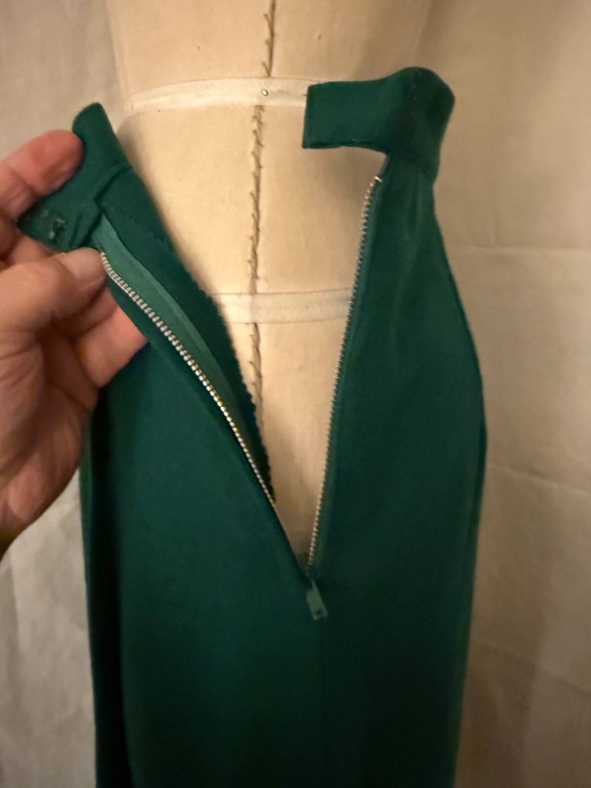 Vtg. Early 1950s GREEN WOOL FLANNEL 2 pc. SUIT, CLASSIC TAILORED, by DOLL HOUSE