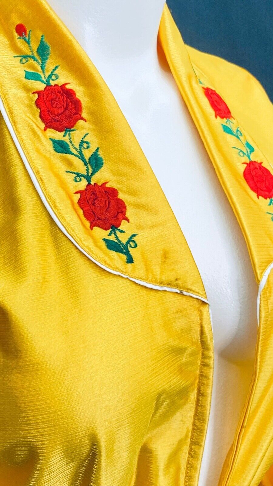 Vintage 1960s 1970s yellow robe red rose floral embroidered gold Bev Beverly