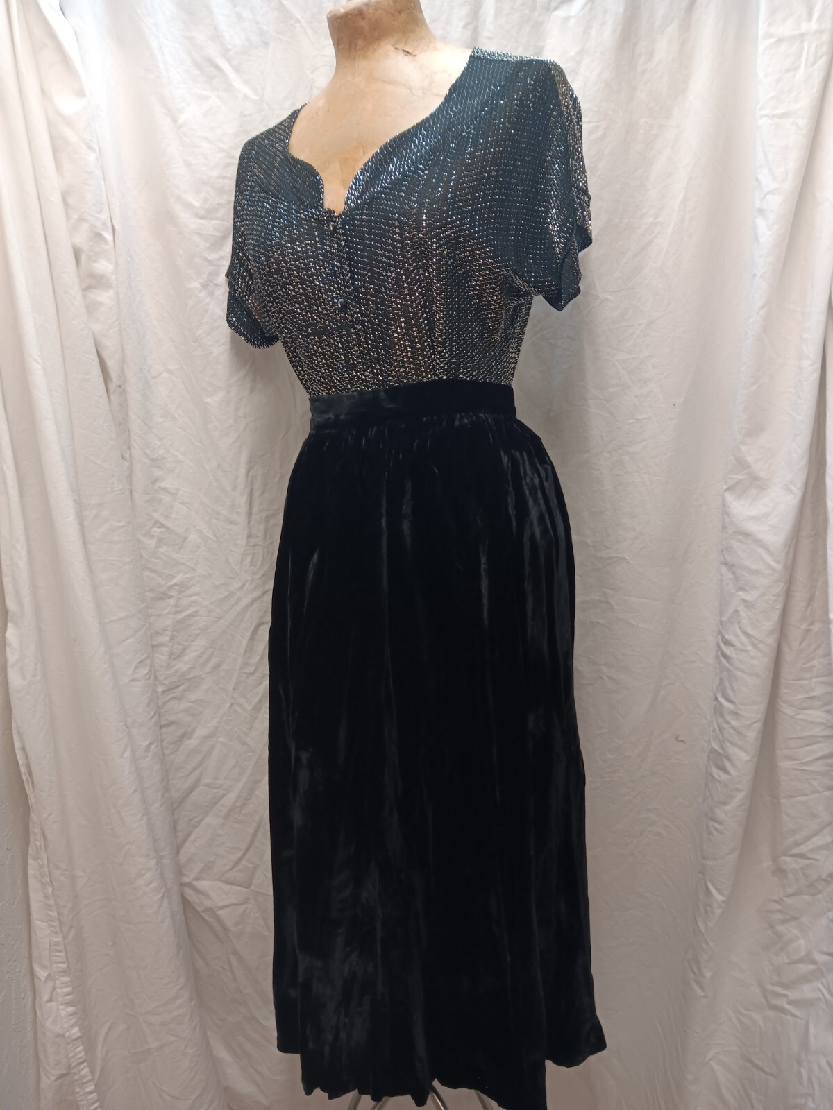 Vtg 70’s Black Velvet & Silver & Black Metallic Skirt & Top College Town M