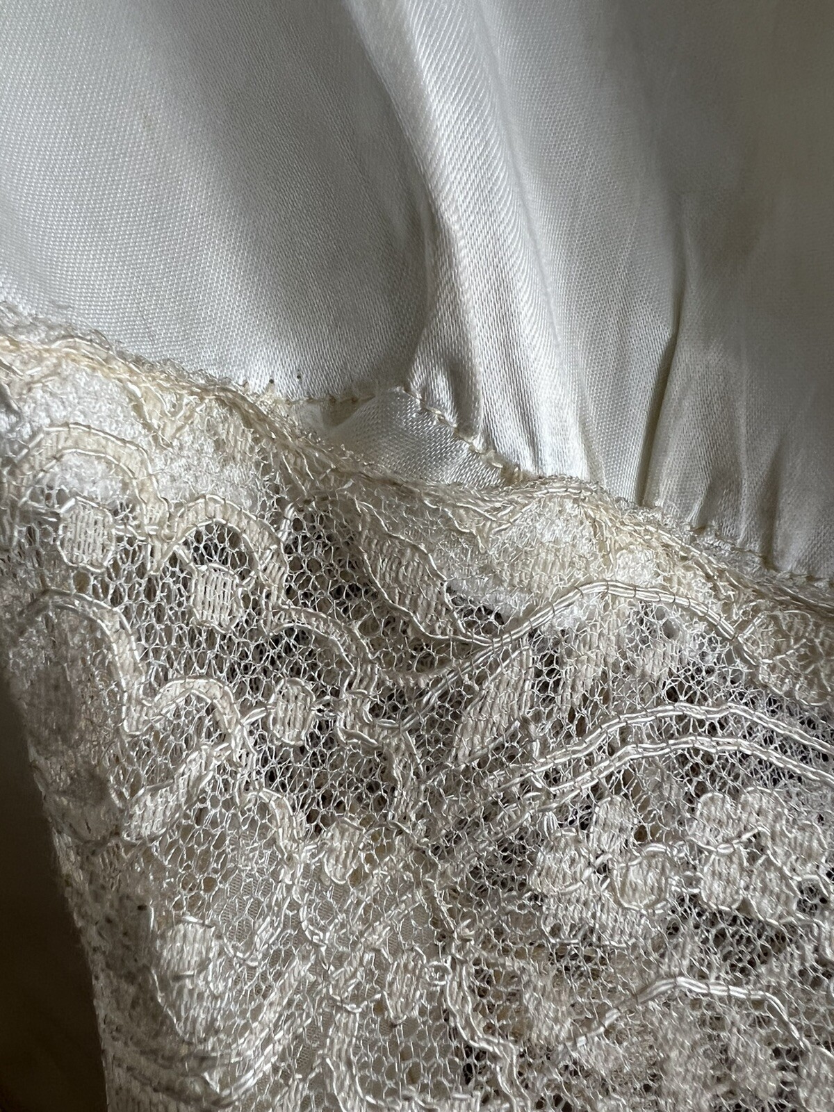 VINTAGE SILK AND LACE WEDDING DRESS ECRU SMALL/X SMALL
