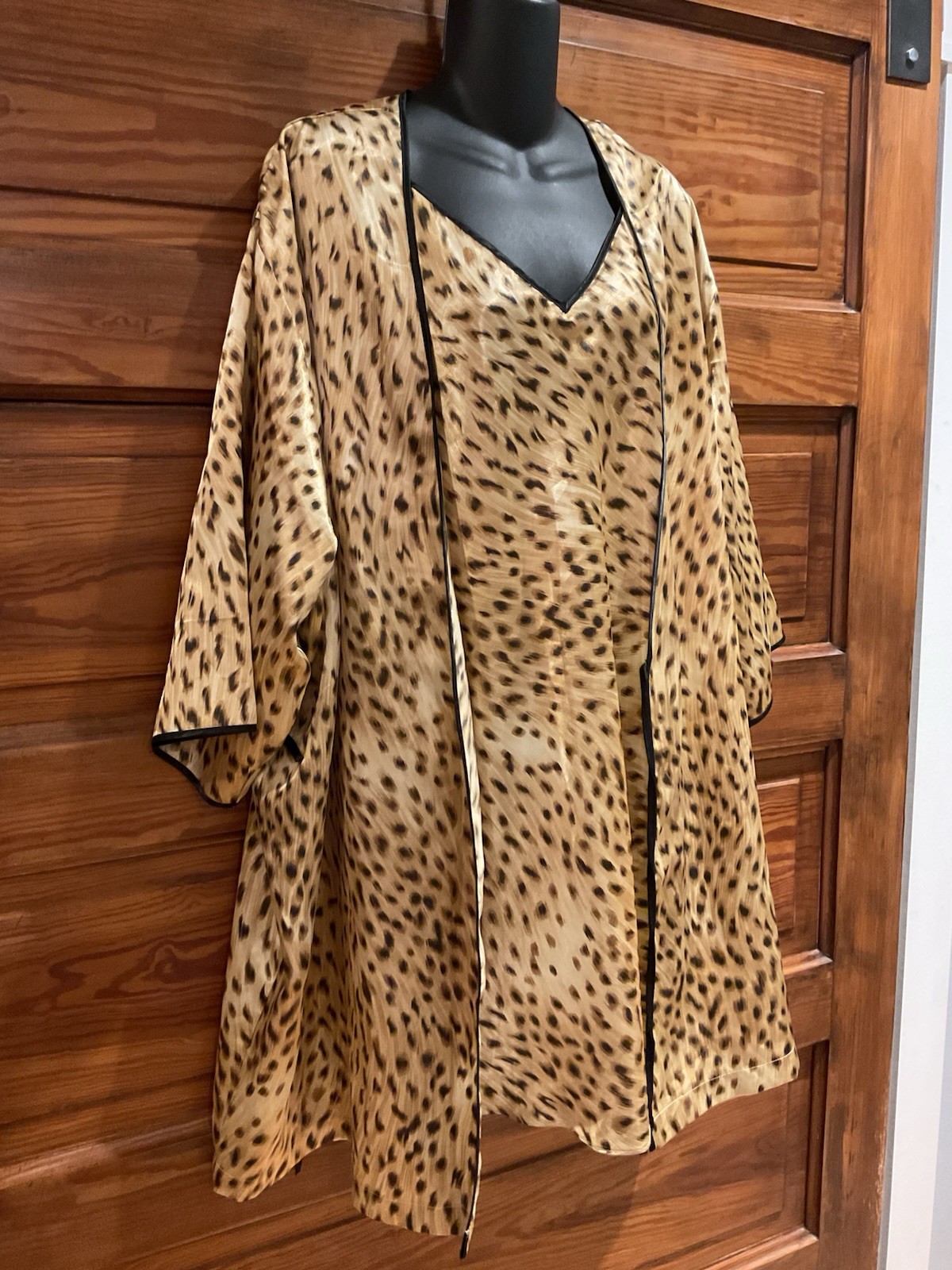 Vintage Secret Treasures Silky Leopard Animal Nightgown Robe Pengoir Set XL