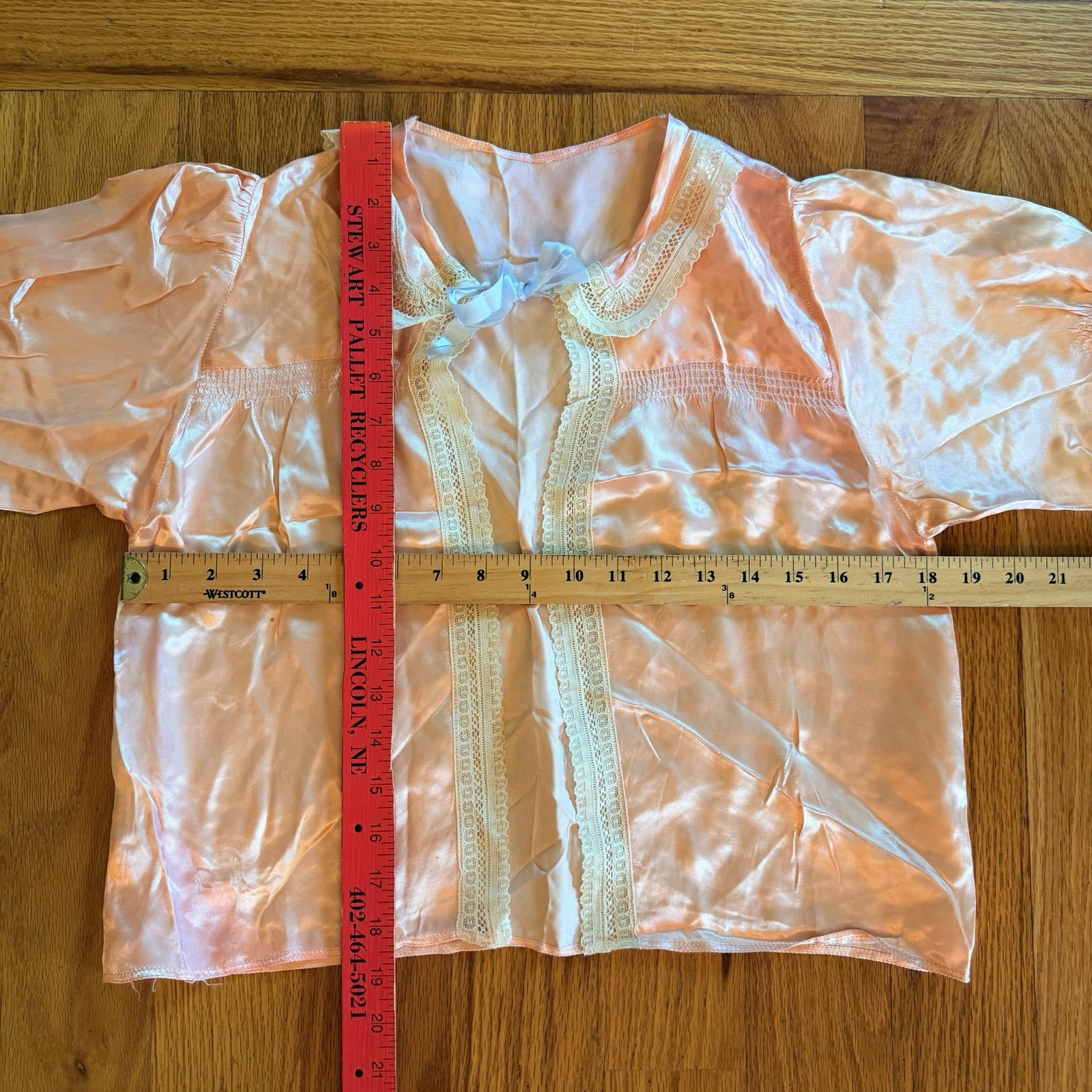 Vintage 30’s Silky Peach Bed Jacket S/M Lace Trim Peter Pan Collar Charming